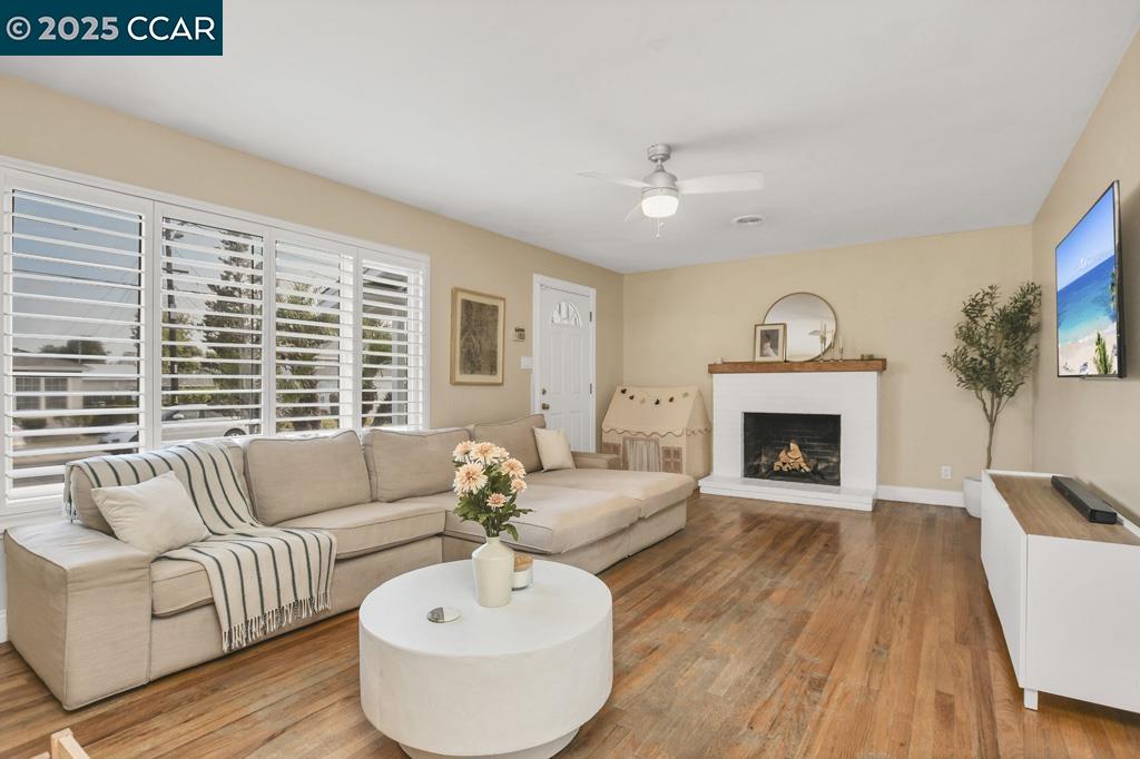 Detail Gallery Image 7 of 31 For 320 E 13th Street, Antioch,  CA 94509-1910 - 3 Beds | 2 Baths