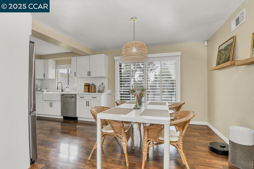 Detail Gallery Image 8 of 31 For 320 E 13th Street, Antioch,  CA 94509-1910 - 3 Beds | 2 Baths