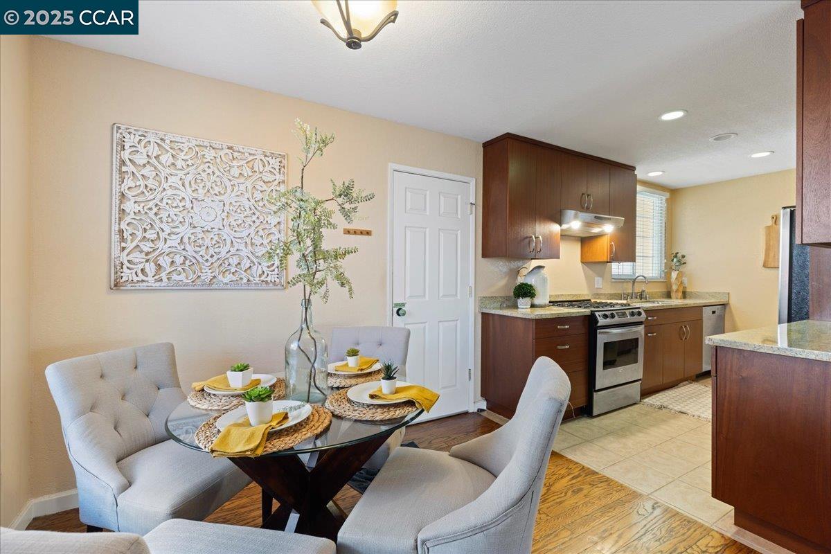Detail Gallery Image 12 of 39 For 34864 Perry Rd, Union City,  CA 94587 - 5 Beds | 3 Baths