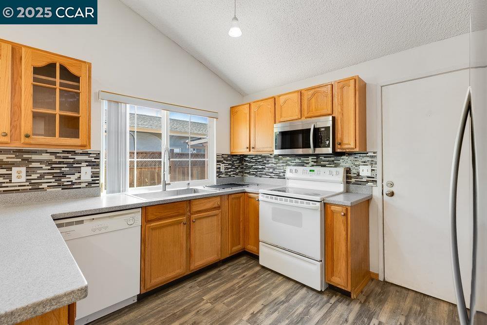 Detail Gallery Image 5 of 29 For 1522 Severus Dr, Vallejo,  CA 94589 - 5 Beds | 3 Baths