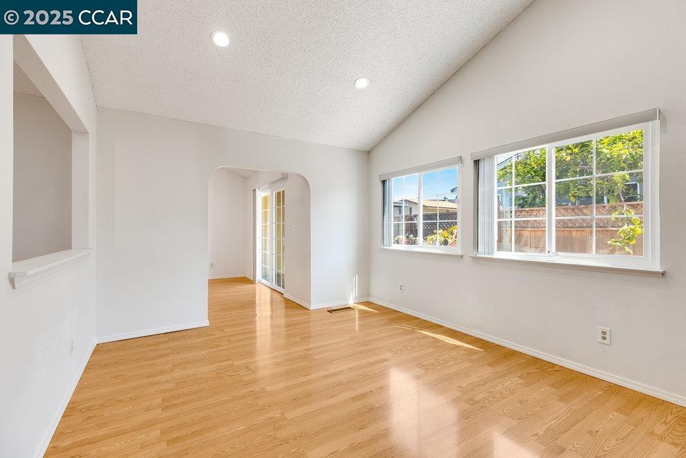 Detail Gallery Image 6 of 29 For 1522 Severus Dr, Vallejo,  CA 94589 - 5 Beds | 3 Baths