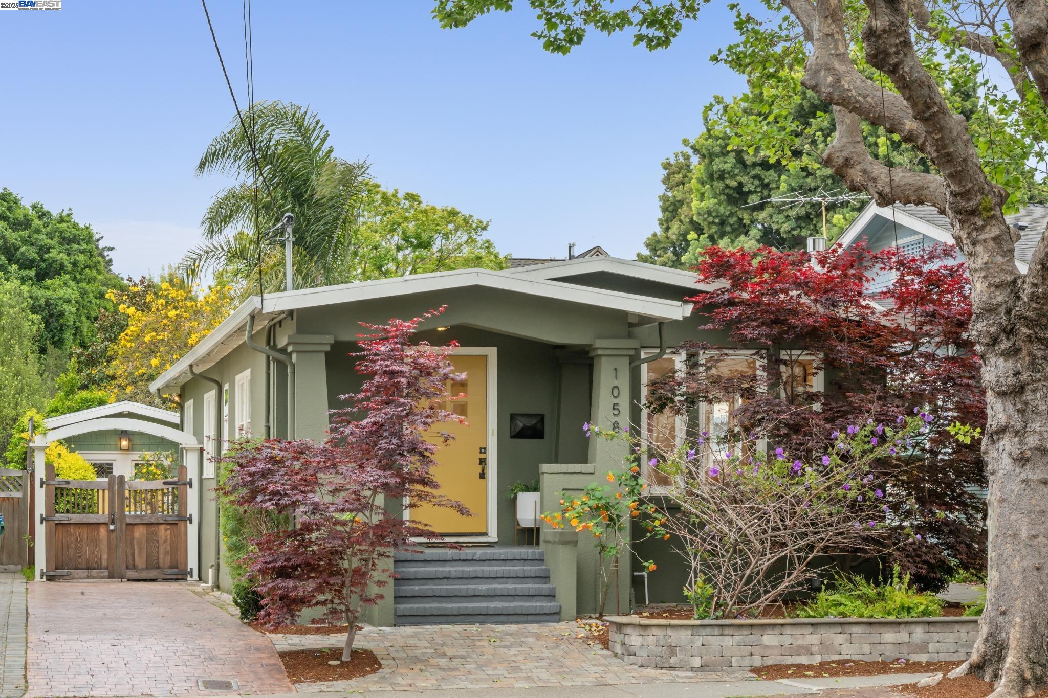 Detail Gallery Image 1 of 1 For 1058 Central Avenue, Alameda,  CA 94501 - 3 Beds | 2/1 Baths