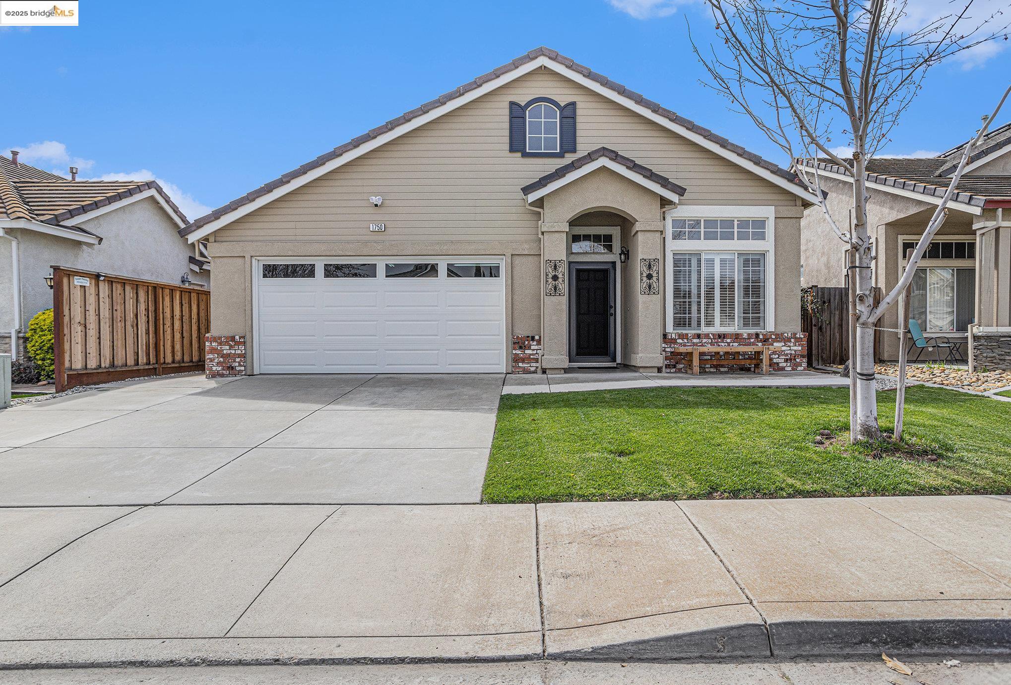 Detail Gallery Image 1 of 16 For 1750 Laurelgrove Ln, Tracy,  CA 95376 - 3 Beds | 2 Baths