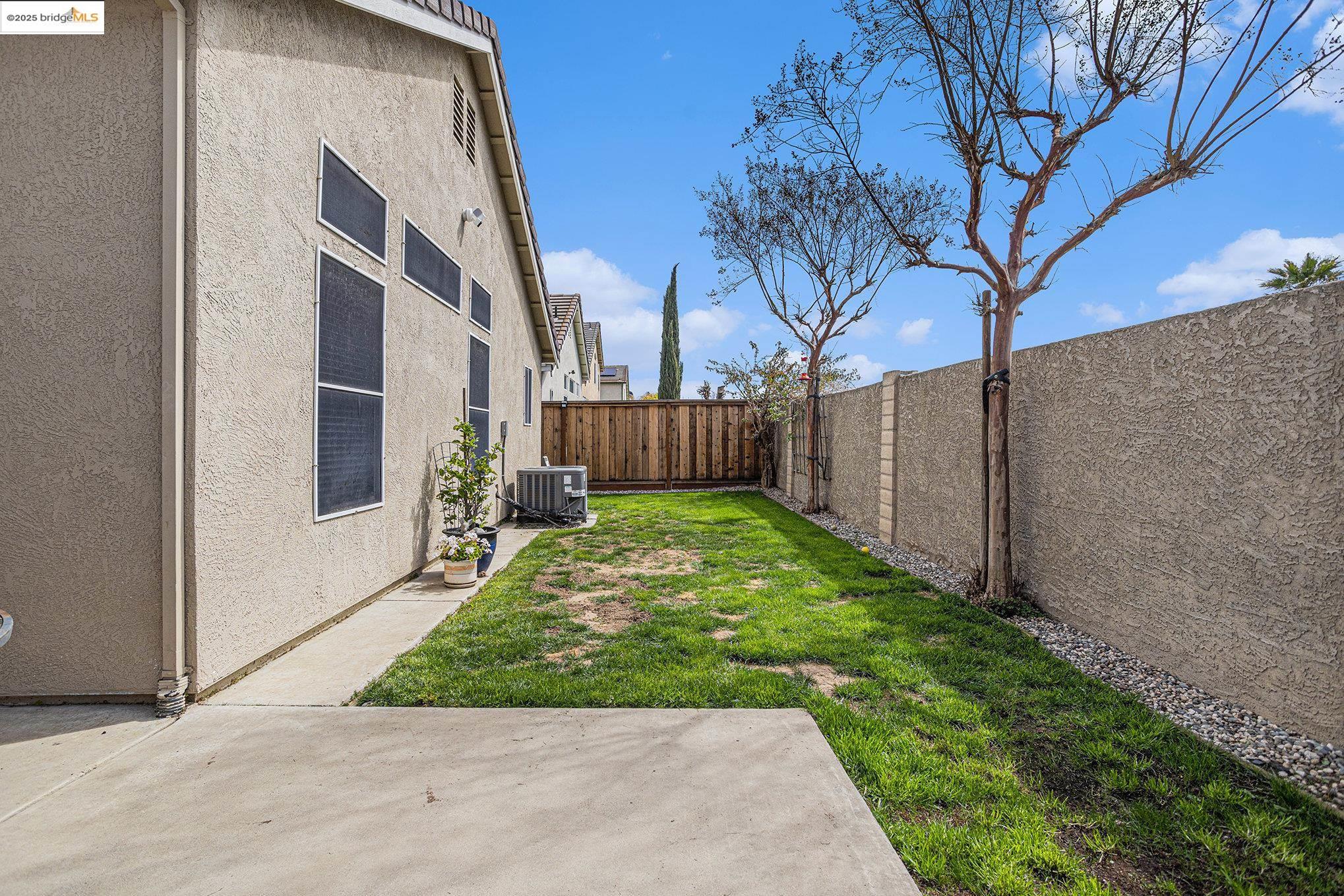 Detail Gallery Image 14 of 16 For 1750 Laurelgrove Ln, Tracy,  CA 95376 - 3 Beds | 2 Baths