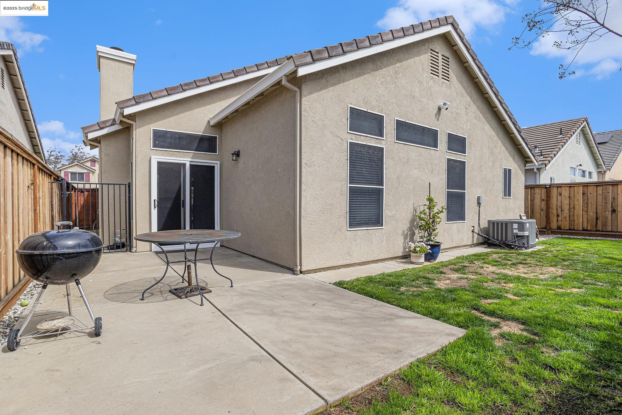 Detail Gallery Image 15 of 16 For 1750 Laurelgrove Ln, Tracy,  CA 95376 - 3 Beds | 2 Baths