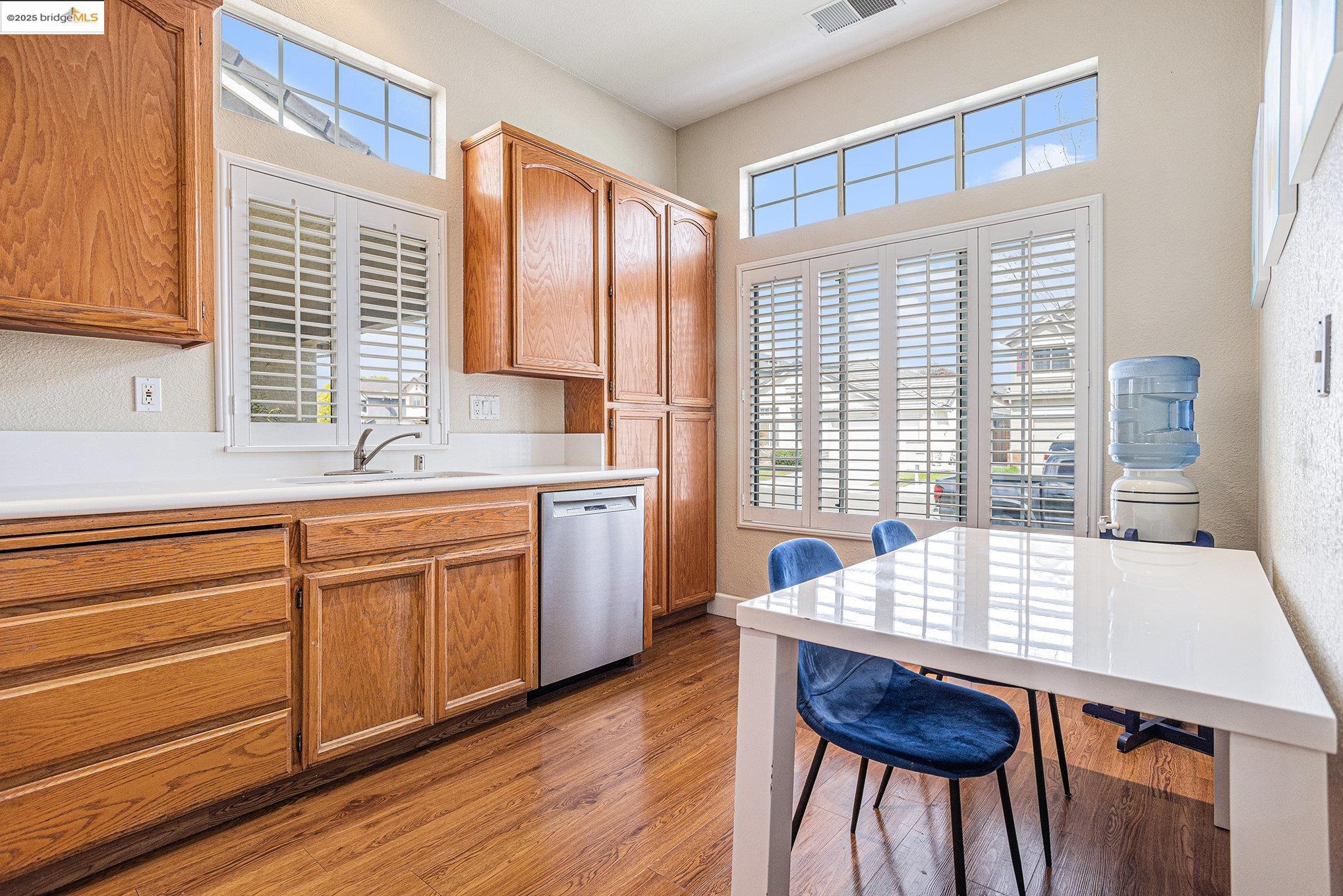 Detail Gallery Image 5 of 16 For 1750 Laurelgrove Ln, Tracy,  CA 95376 - 3 Beds | 2 Baths