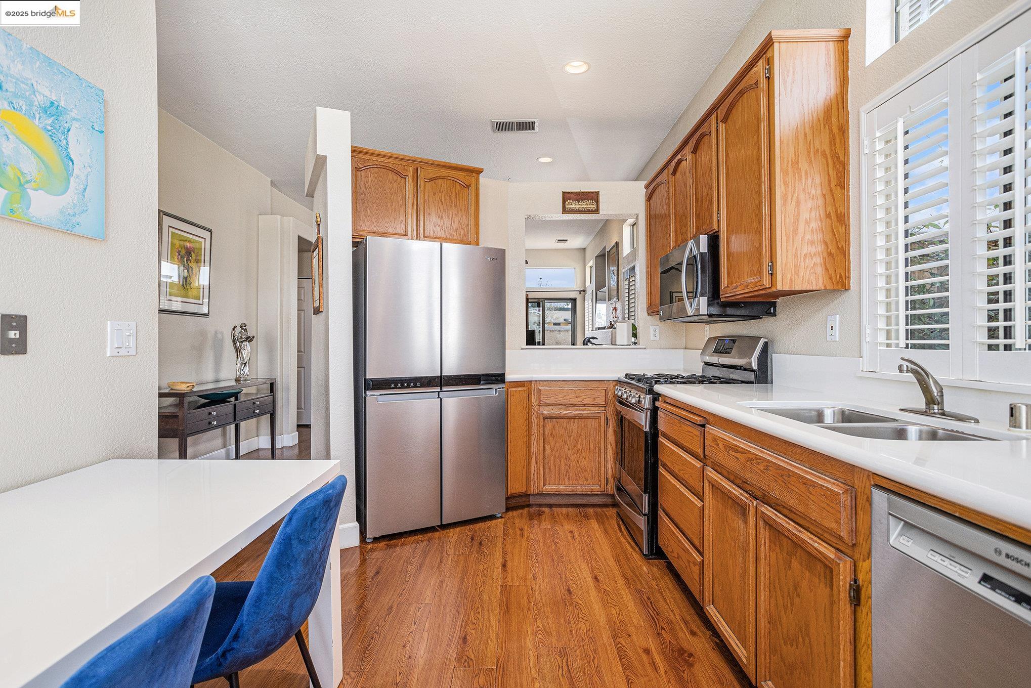 Detail Gallery Image 6 of 16 For 1750 Laurelgrove Ln, Tracy,  CA 95376 - 3 Beds | 2 Baths