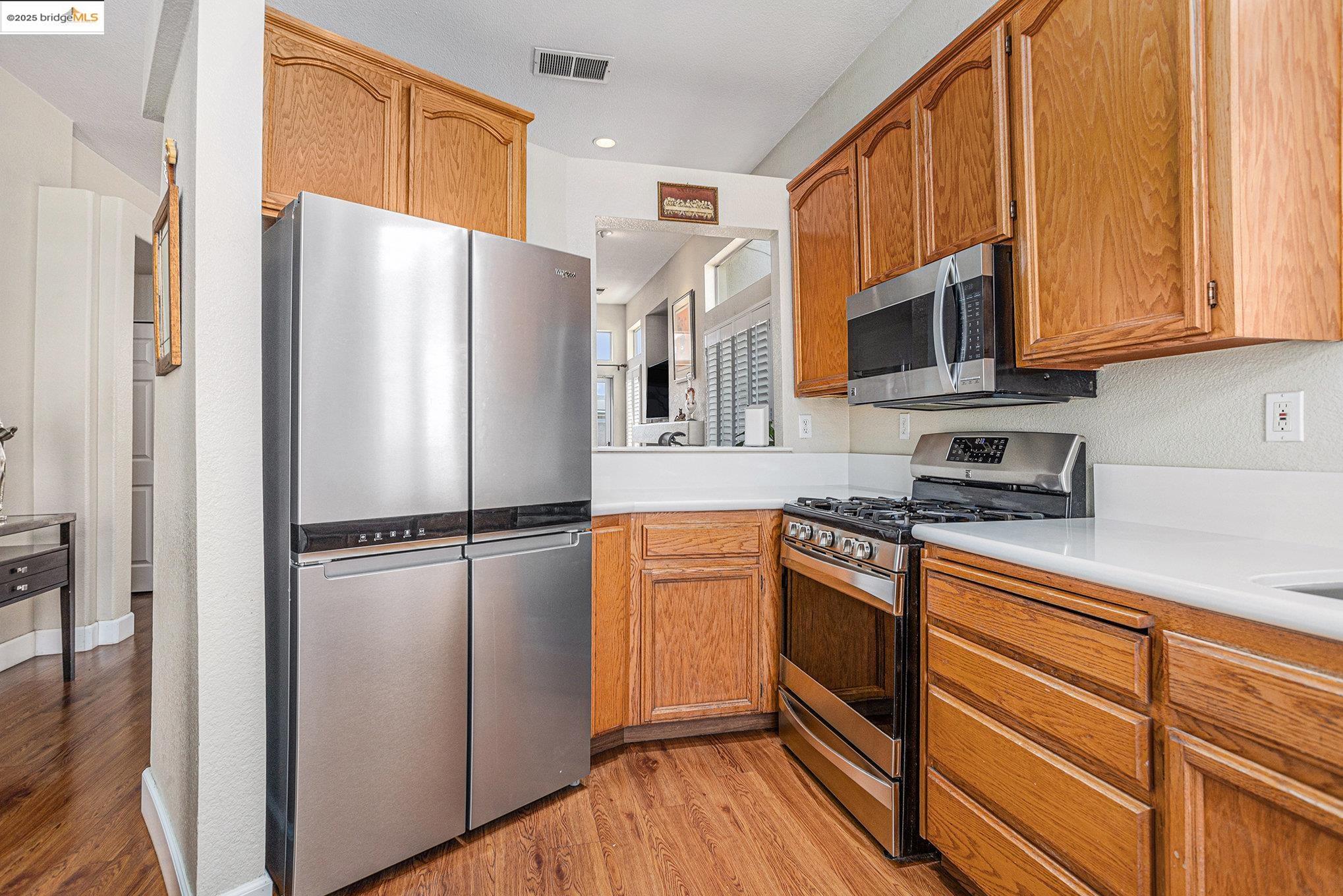 Detail Gallery Image 7 of 16 For 1750 Laurelgrove Ln, Tracy,  CA 95376 - 3 Beds | 2 Baths