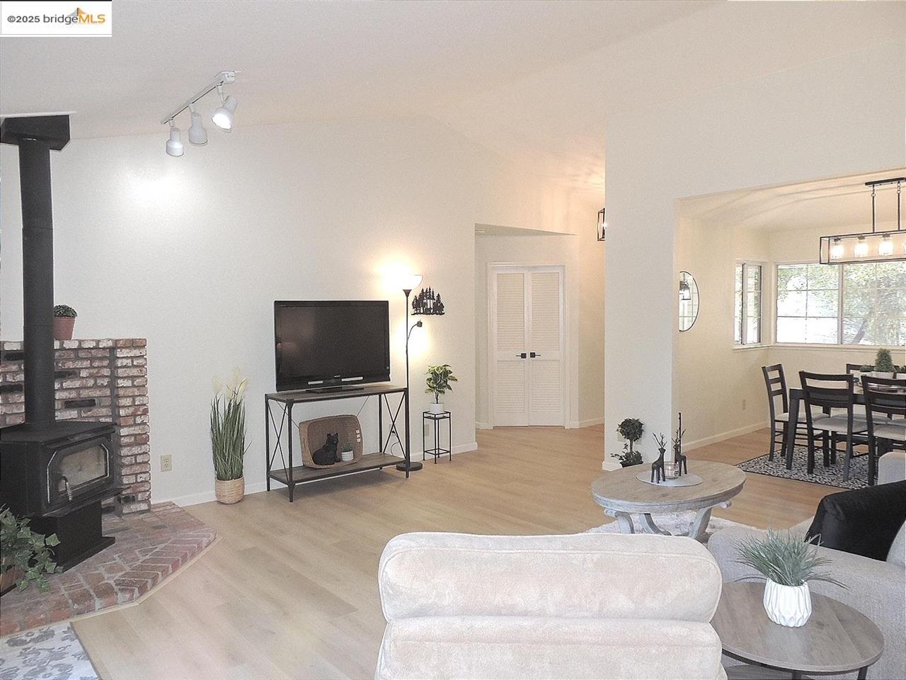 Detail Gallery Image 14 of 60 For 13064 Jackson Mill, Groveland,  CA 95321-9552 - 3 Beds | 2/1 Baths