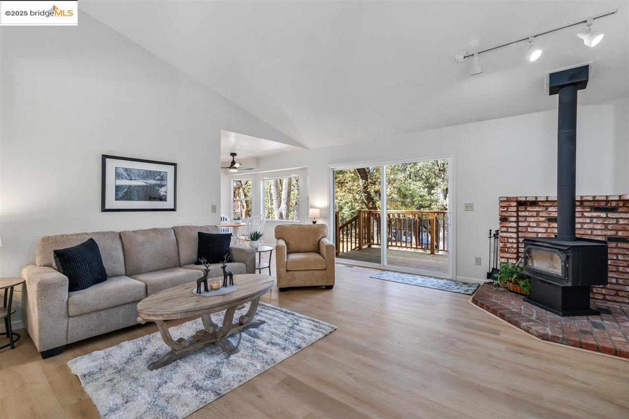 Detail Gallery Image 15 of 60 For 13064 Jackson Mill, Groveland,  CA 95321-9552 - 3 Beds | 2/1 Baths