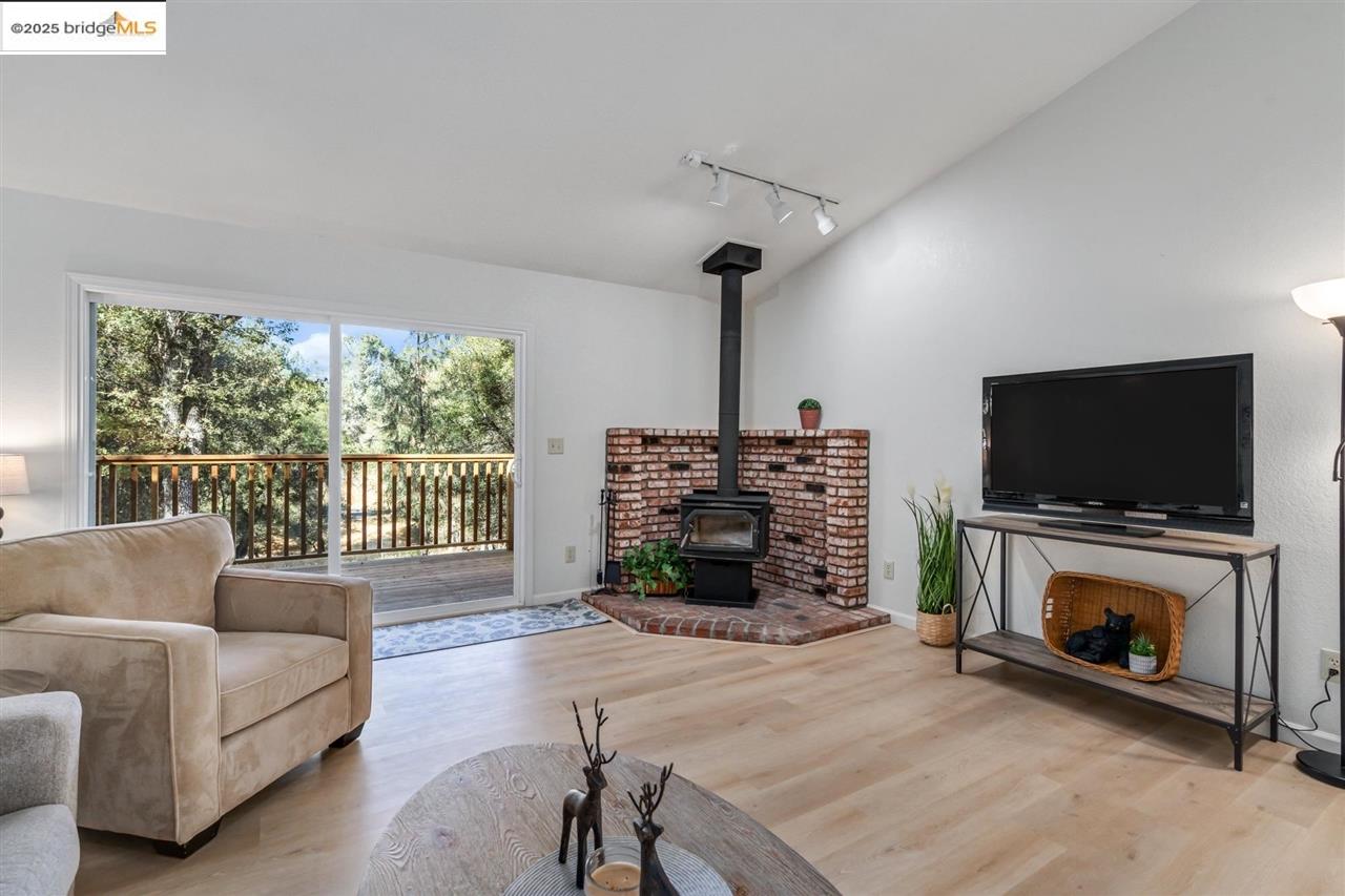 Detail Gallery Image 16 of 60 For 13064 Jackson Mill, Groveland,  CA 95321-9552 - 3 Beds | 2/1 Baths