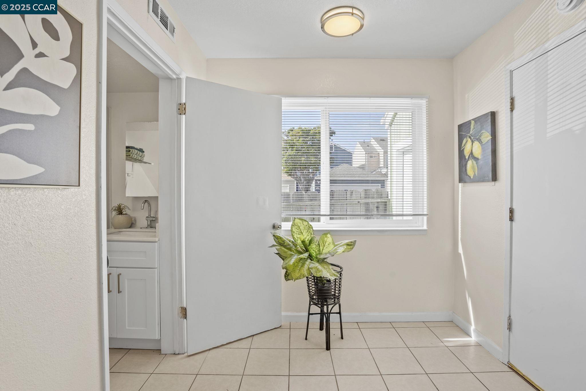 Detail Gallery Image 16 of 29 For 113 Woy Cir, Pinole,  CA 94564 - 2 Beds | 1/1 Baths