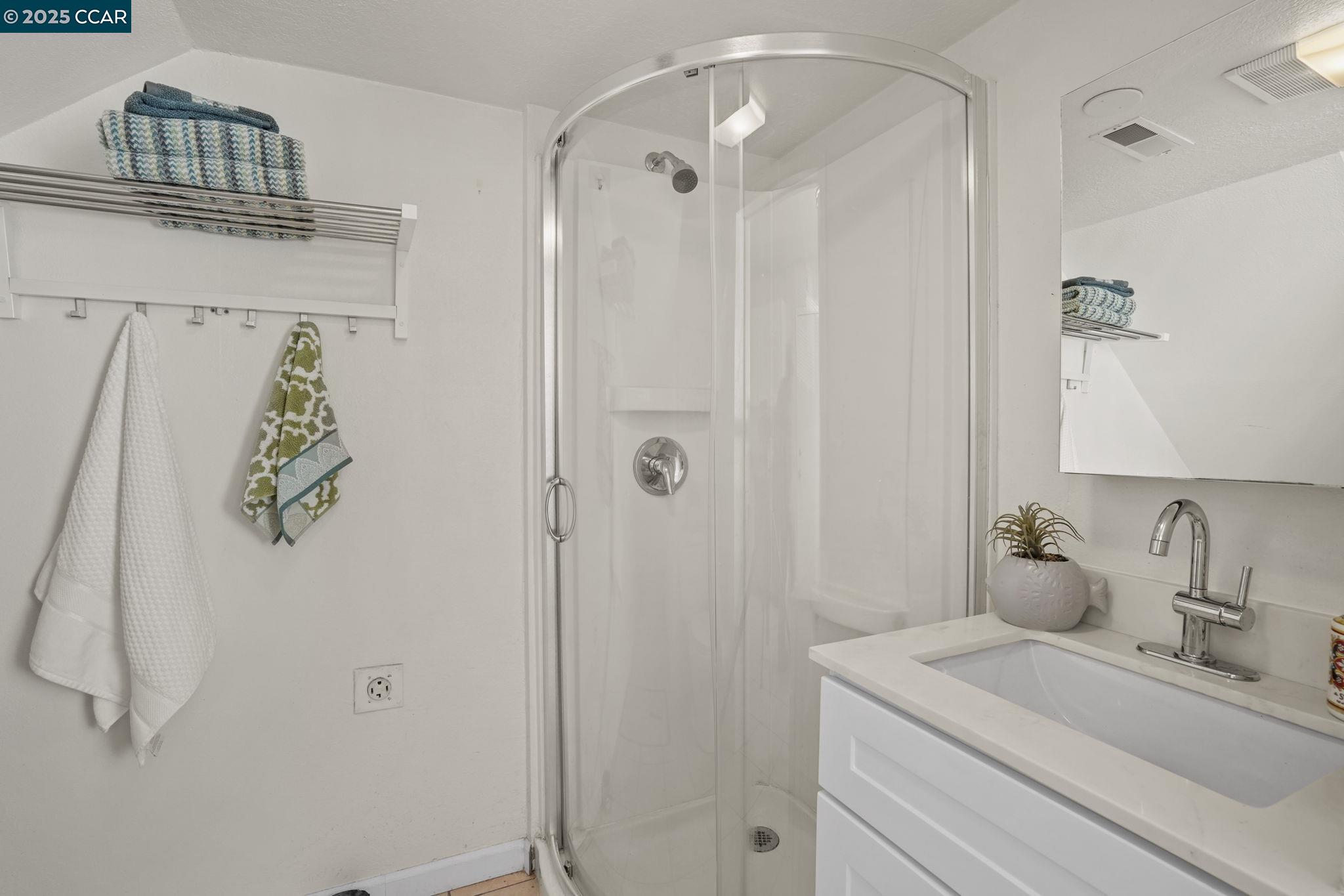 Detail Gallery Image 25 of 29 For 113 Woy Cir, Pinole,  CA 94564 - 2 Beds | 1/1 Baths