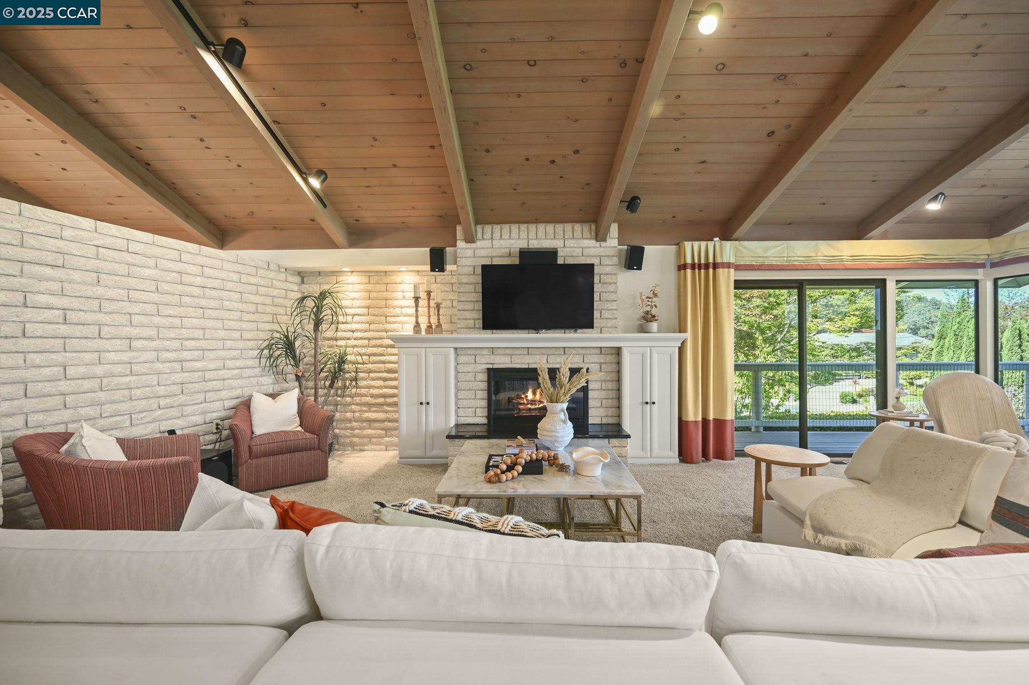 Detail Gallery Image 12 of 60 For 554 Golf Club Road, Pleasant Hill,  CA 94523 - 4 Beds | 3 Baths