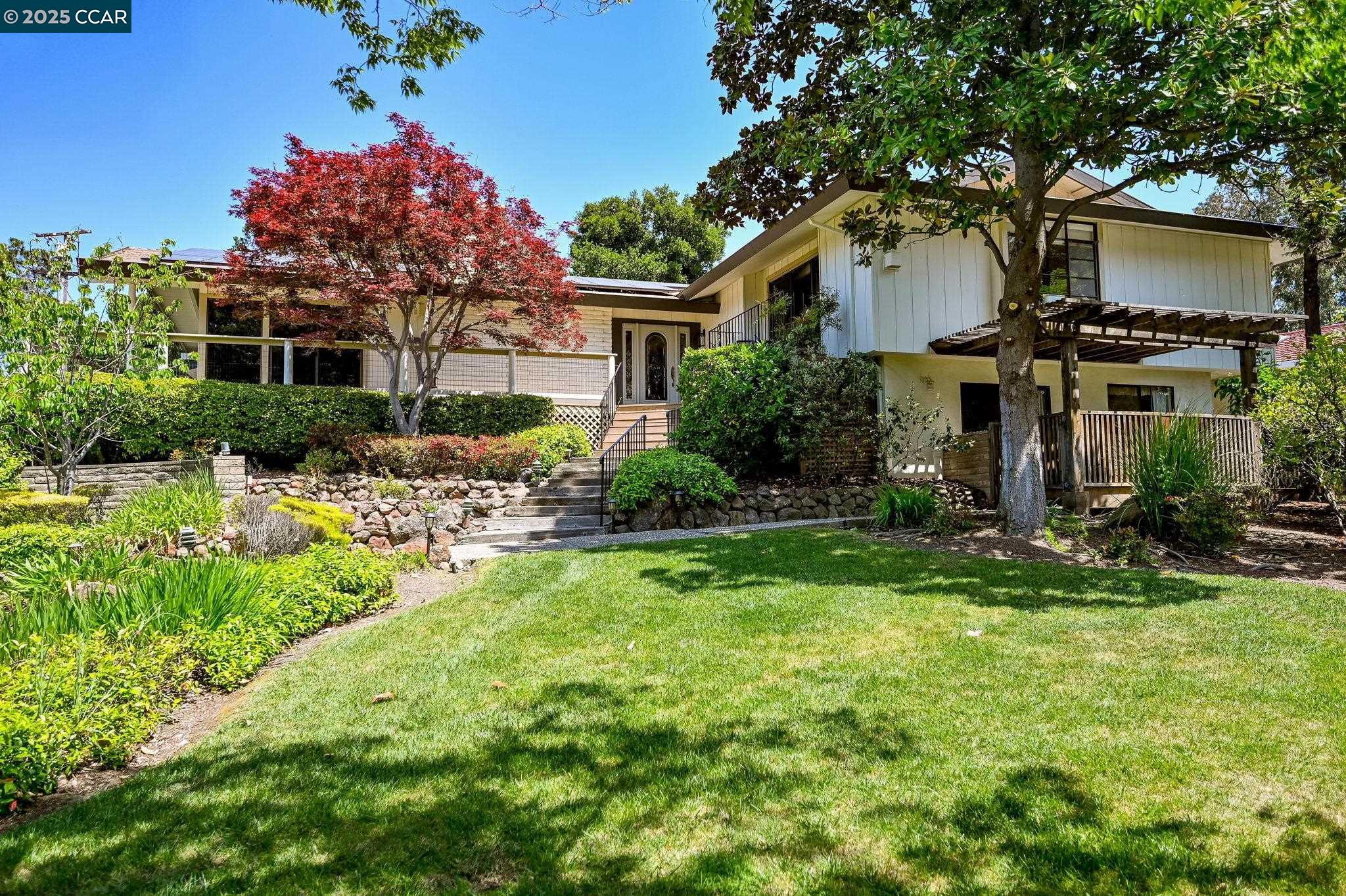 Detail Gallery Image 5 of 60 For 554 Golf Club Road, Pleasant Hill,  CA 94523 - 4 Beds | 3 Baths