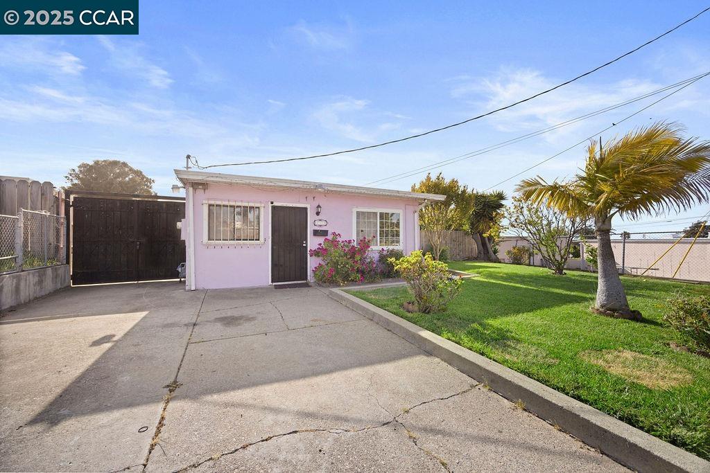 Detail Gallery Image 2 of 36 For 222 Denise, San Pablo,  CA 94806 - 4 Beds | 2 Baths