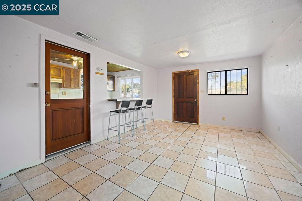 Detail Gallery Image 5 of 36 For 222 Denise, San Pablo,  CA 94806 - 4 Beds | 2 Baths