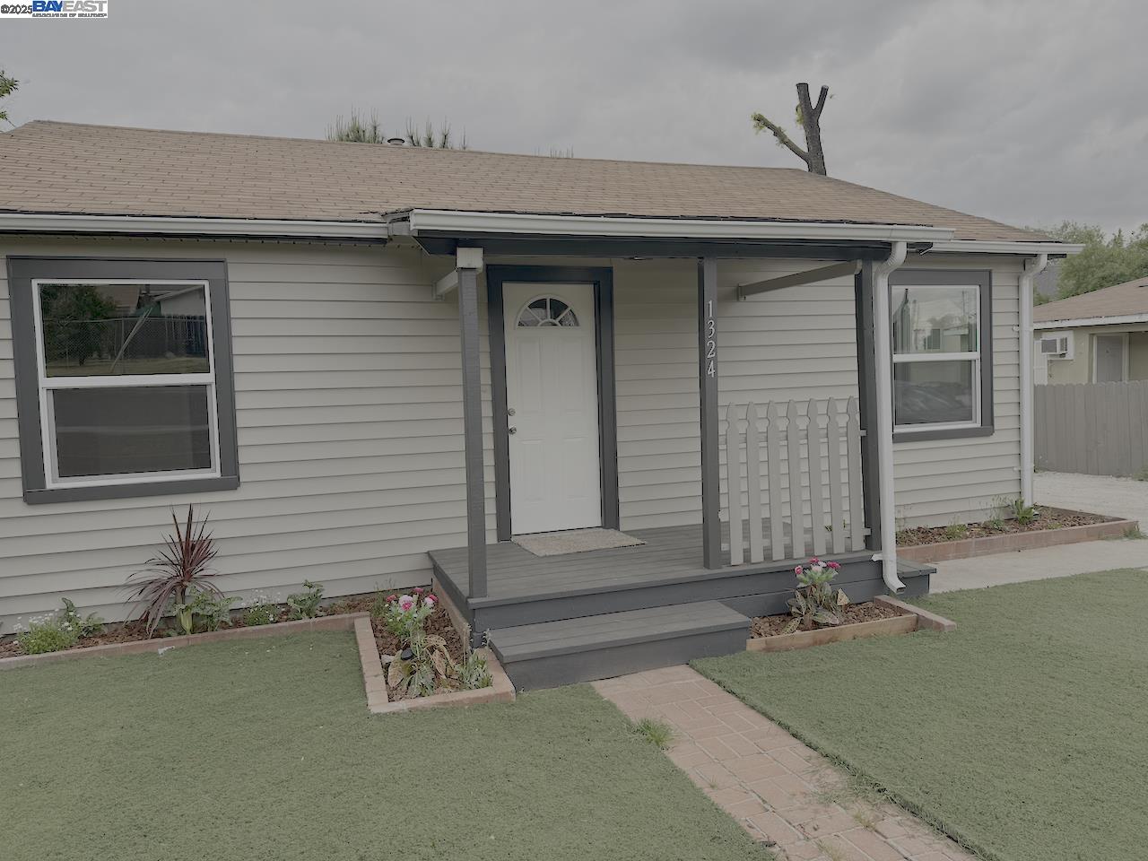 Detail Gallery Image 2 of 17 For 1324 Trenary Way, Modesto,  CA 95354 - 2 Beds | 1 Baths