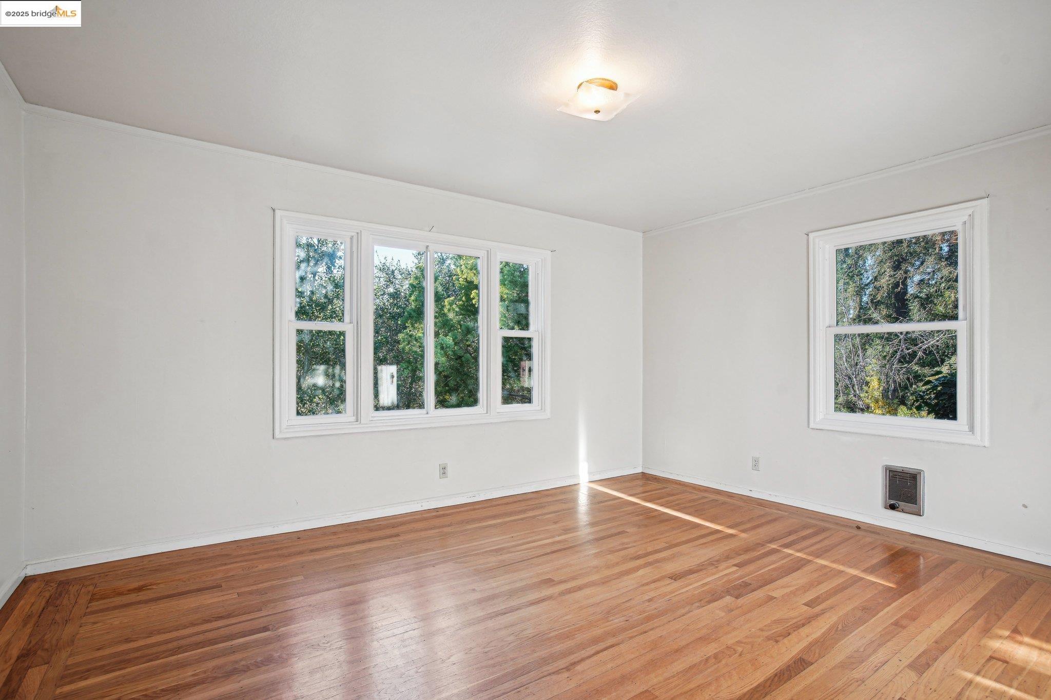 Detail Gallery Image 18 of 39 For 6576 Lucas Ave, Oakland,  CA 94611 - 4 Beds | 2 Baths