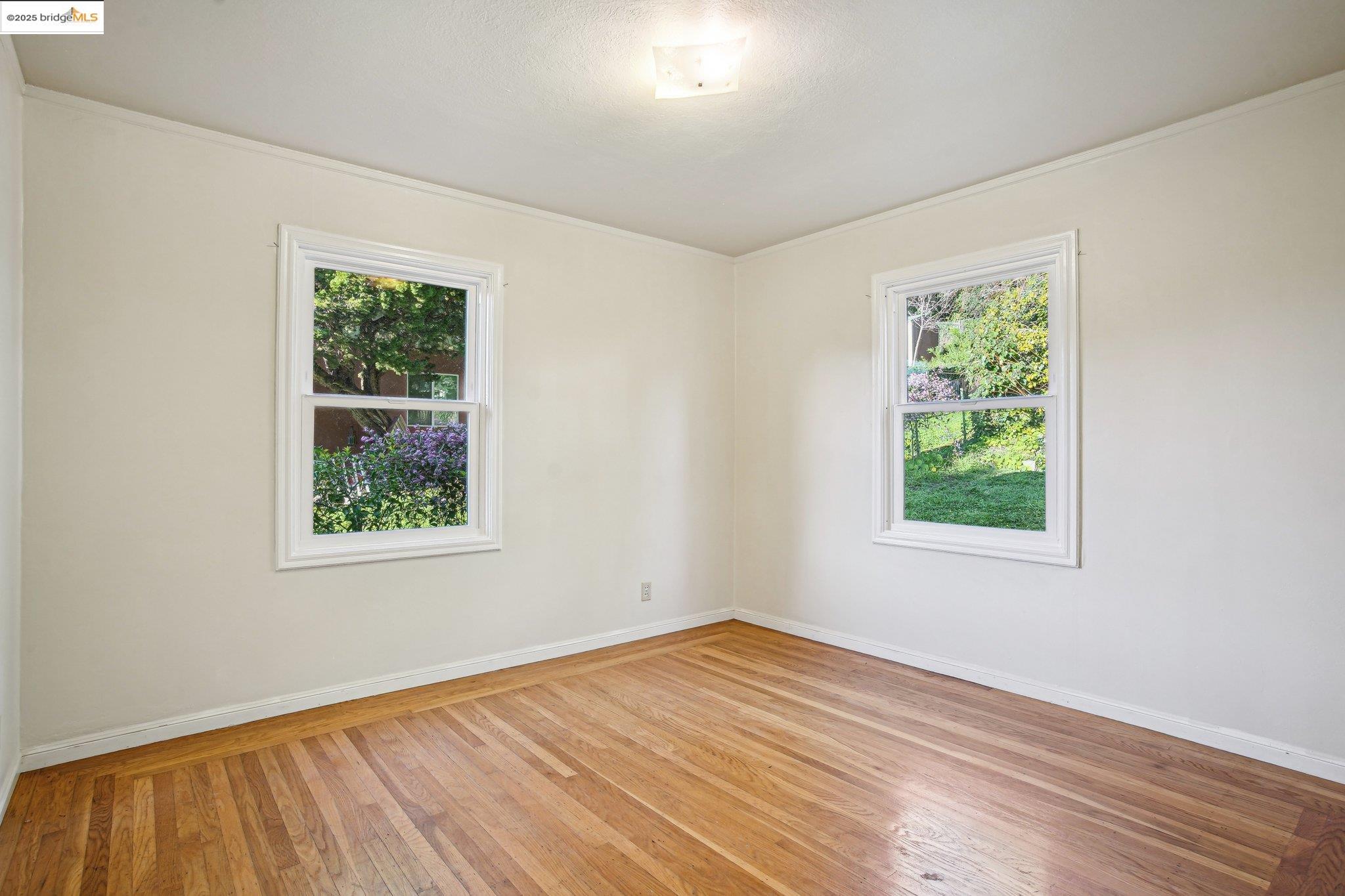 Detail Gallery Image 21 of 39 For 6576 Lucas Ave, Oakland,  CA 94611 - 4 Beds | 2 Baths