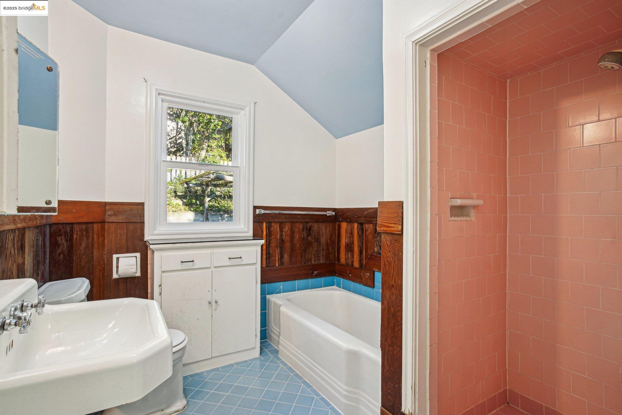 Detail Gallery Image 23 of 39 For 6576 Lucas Ave, Oakland,  CA 94611 - 4 Beds | 2 Baths