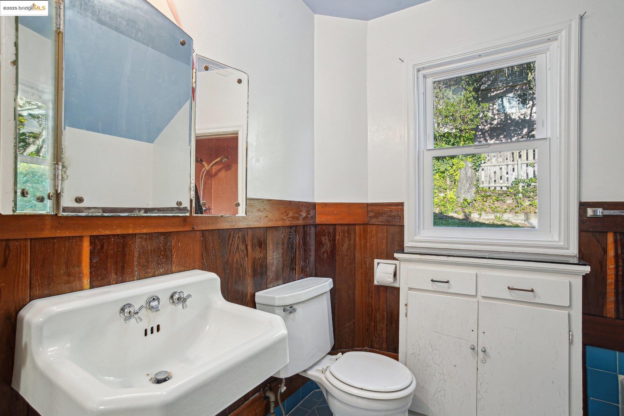 Detail Gallery Image 24 of 39 For 6576 Lucas Ave, Oakland,  CA 94611 - 4 Beds | 2 Baths