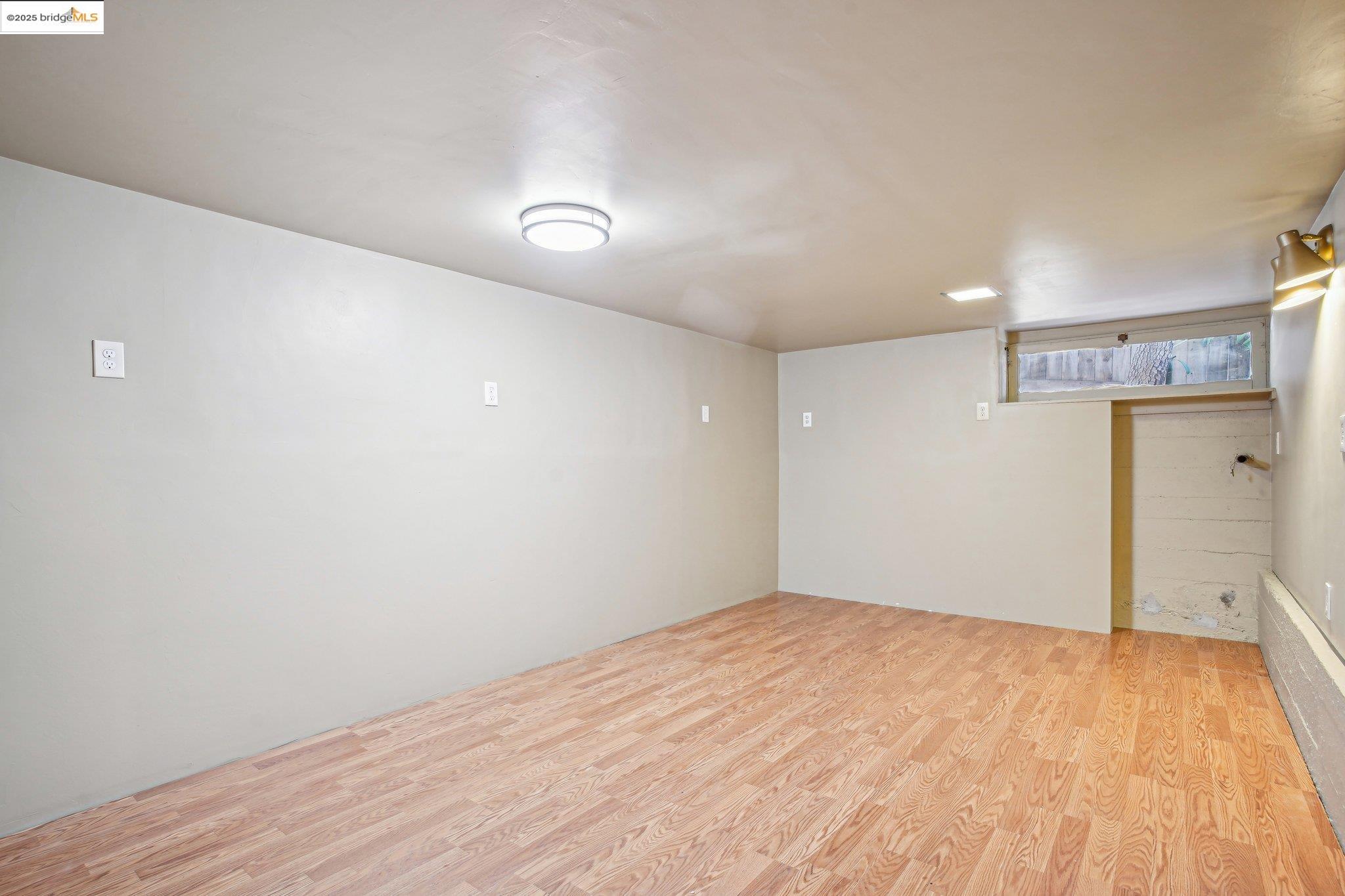 Detail Gallery Image 27 of 39 For 6576 Lucas Ave, Oakland,  CA 94611 - 4 Beds | 2 Baths