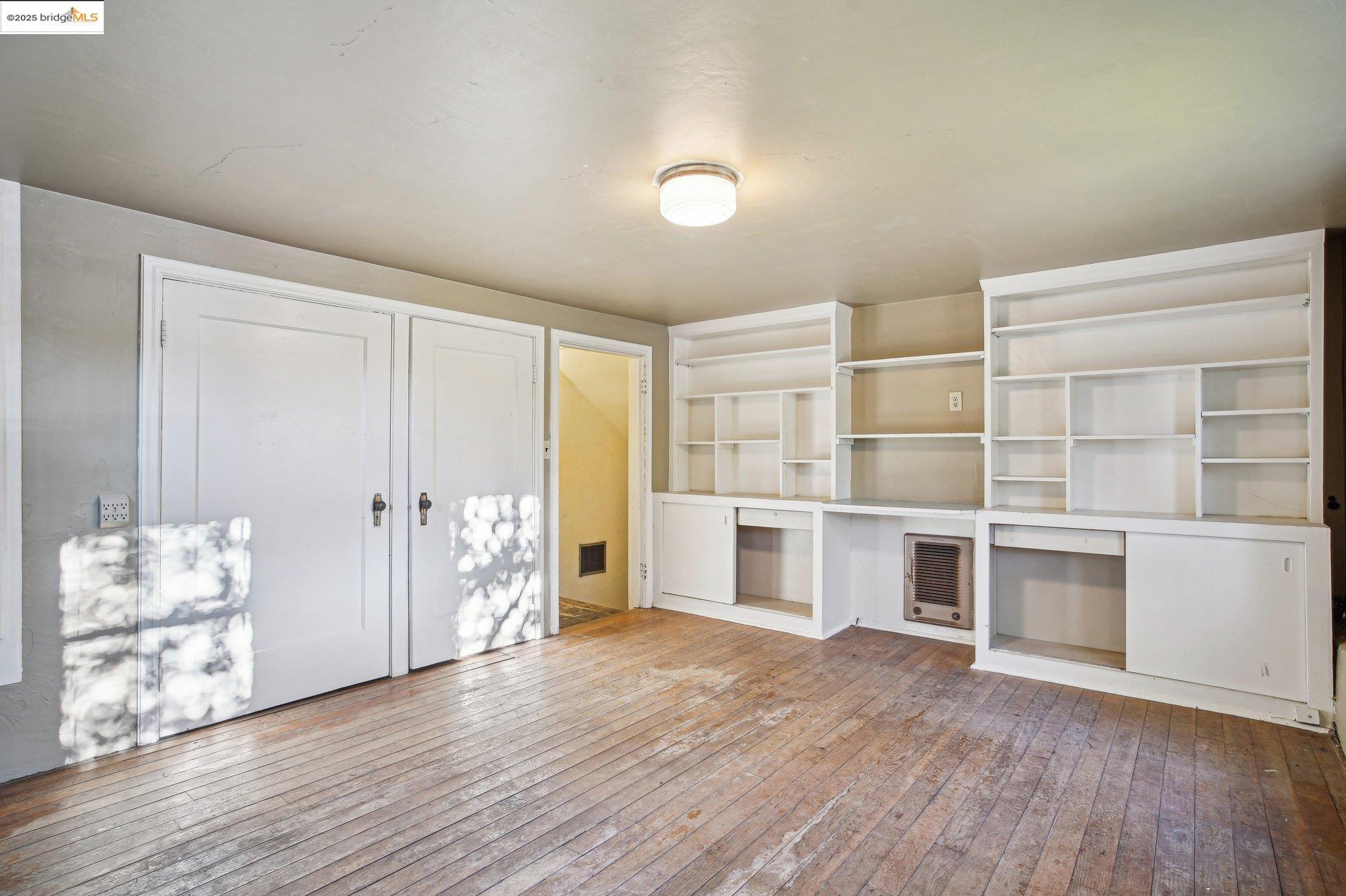 Detail Gallery Image 28 of 39 For 6576 Lucas Ave, Oakland,  CA 94611 - 4 Beds | 2 Baths