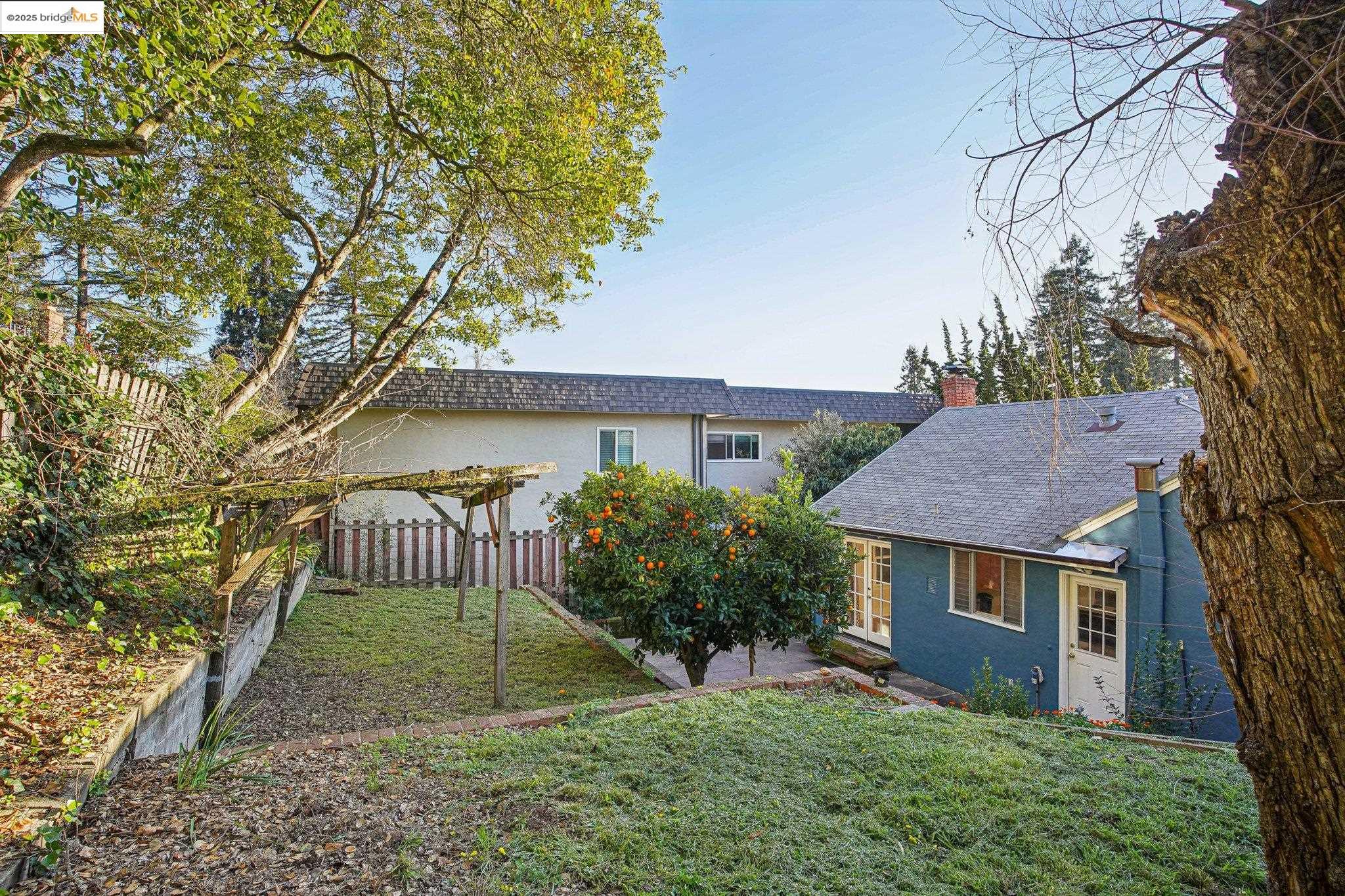 Detail Gallery Image 34 of 39 For 6576 Lucas Ave, Oakland,  CA 94611 - 4 Beds | 2 Baths