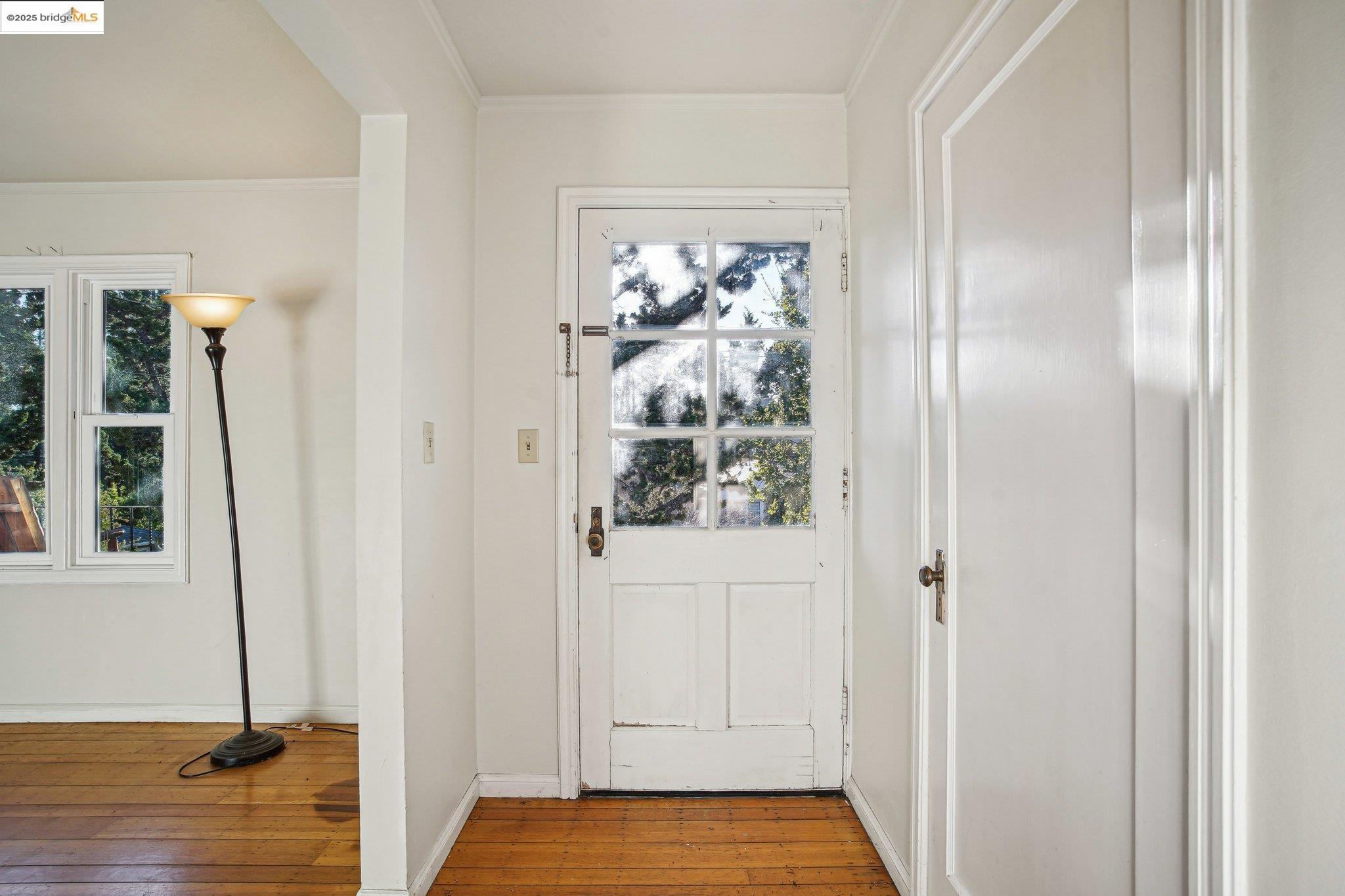 Detail Gallery Image 9 of 39 For 6576 Lucas Ave, Oakland,  CA 94611 - 4 Beds | 2 Baths