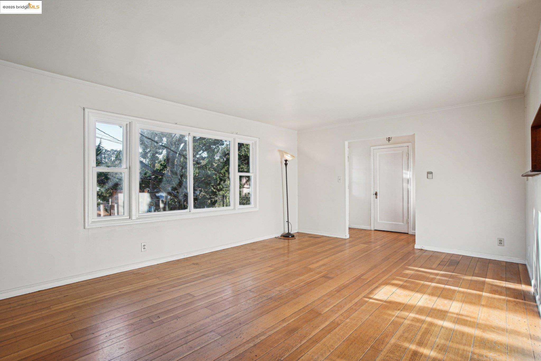 Detail Gallery Image 10 of 39 For 6576 Lucas Ave, Oakland,  CA 94611 - 4 Beds | 2 Baths