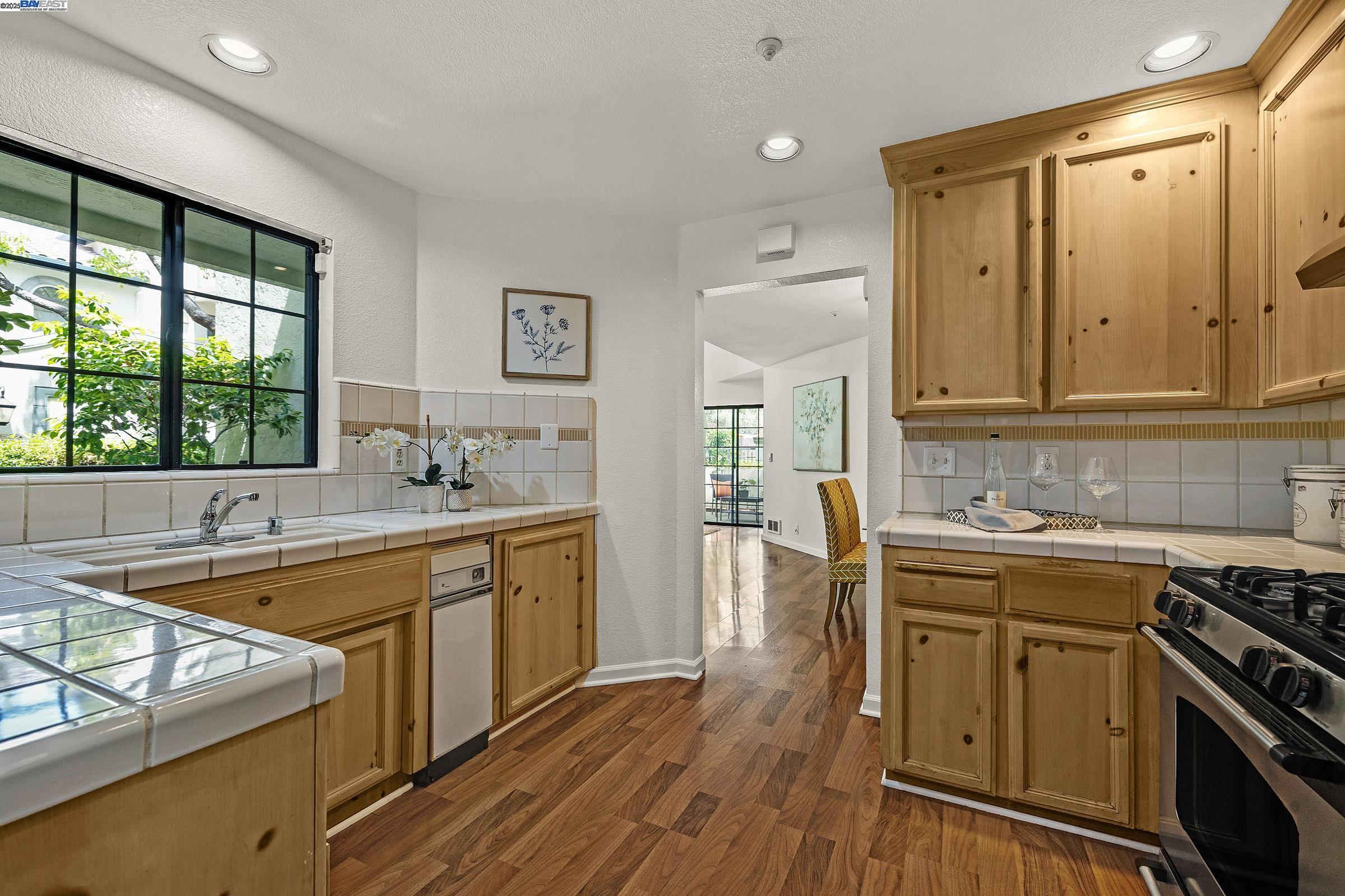 Detail Gallery Image 11 of 33 For 39280 Marbella Terraza 4n,  Fremont,  CA 94538 - 3 Beds | 3 Baths