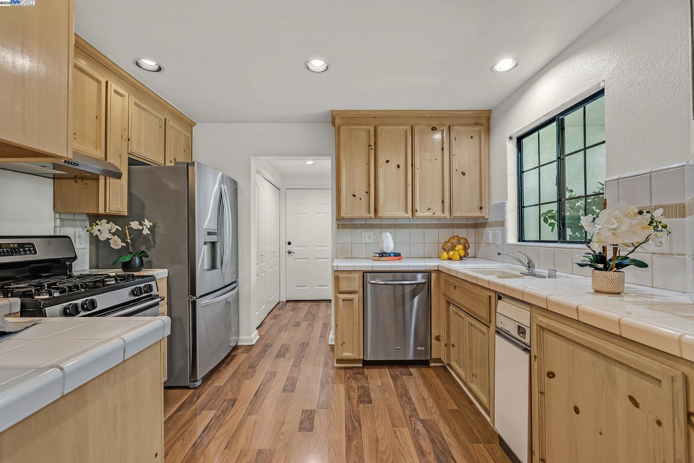 Detail Gallery Image 8 of 33 For 39280 Marbella Terraza 4n,  Fremont,  CA 94538 - 3 Beds | 3 Baths