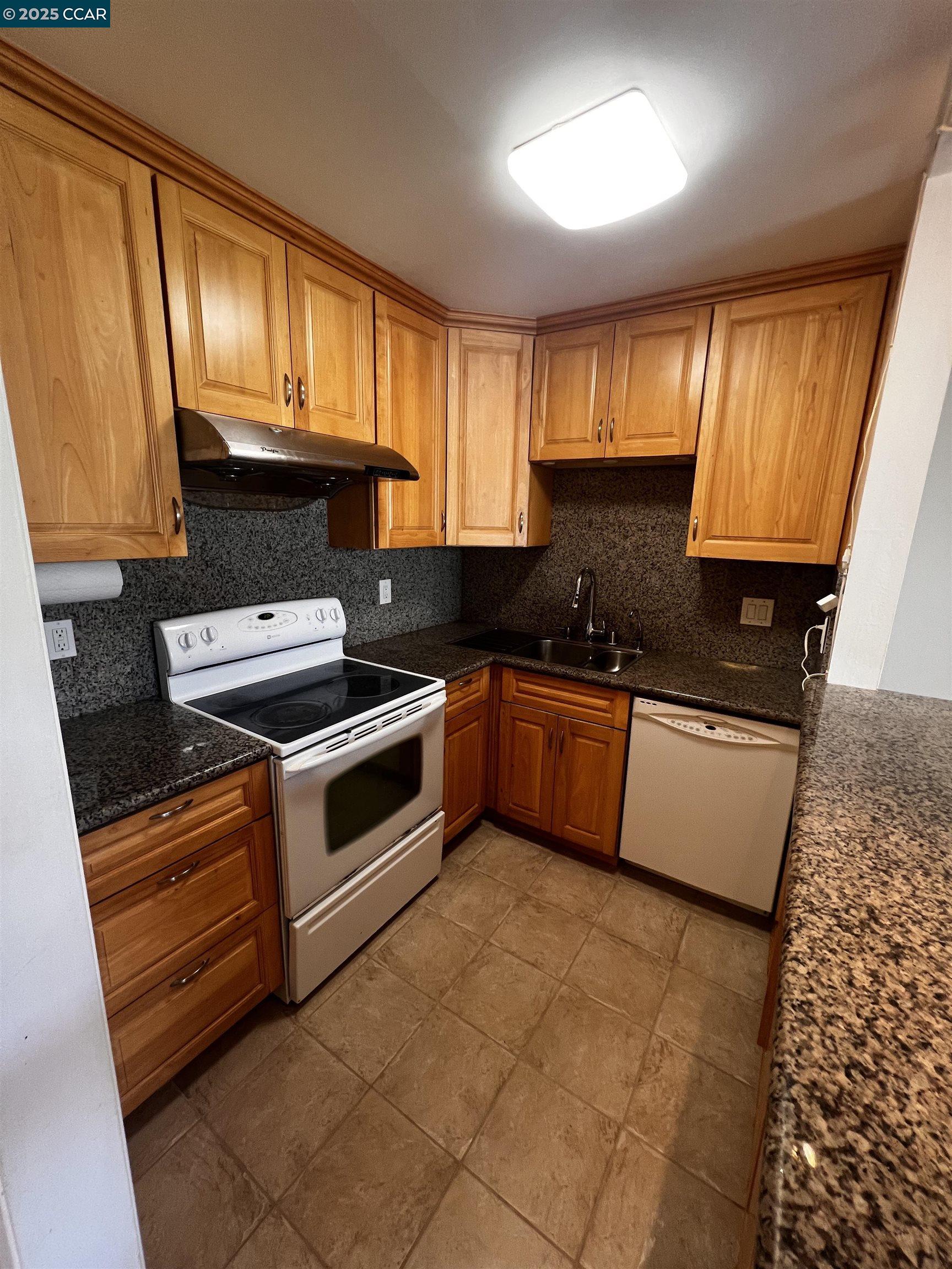 Detail Gallery Image 12 of 35 For 2 Anchor Drive #F-285,  Emeryville,  CA 94608 - 1 Beds | 1 Baths