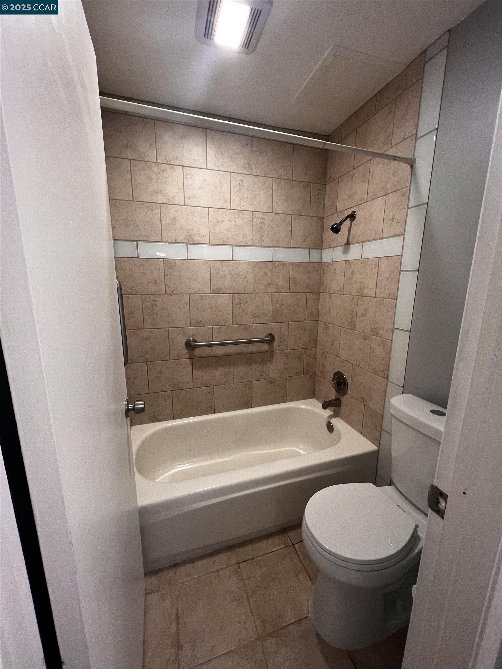 Detail Gallery Image 15 of 35 For 2 Anchor Drive #F-285,  Emeryville,  CA 94608 - 1 Beds | 1 Baths