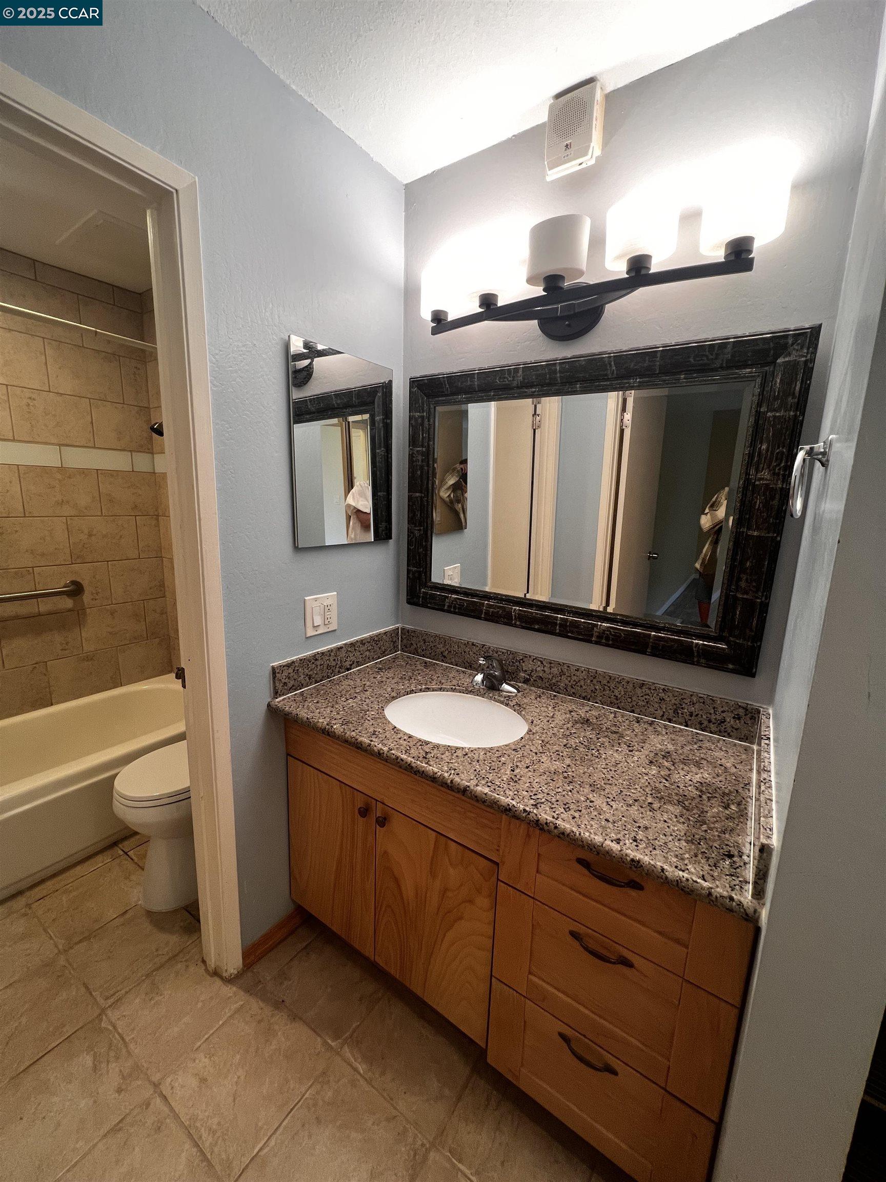 Detail Gallery Image 16 of 35 For 2 Anchor Drive #F-285,  Emeryville,  CA 94608 - 1 Beds | 1 Baths