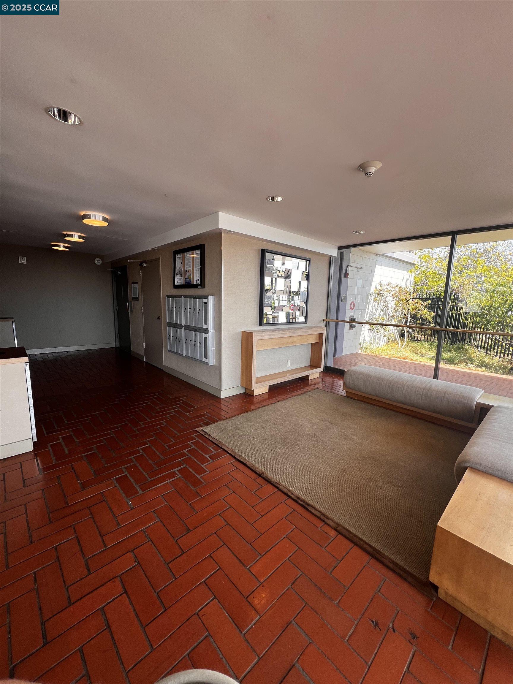 Detail Gallery Image 3 of 35 For 2 Anchor Drive #F-285,  Emeryville,  CA 94608 - 1 Beds | 1 Baths