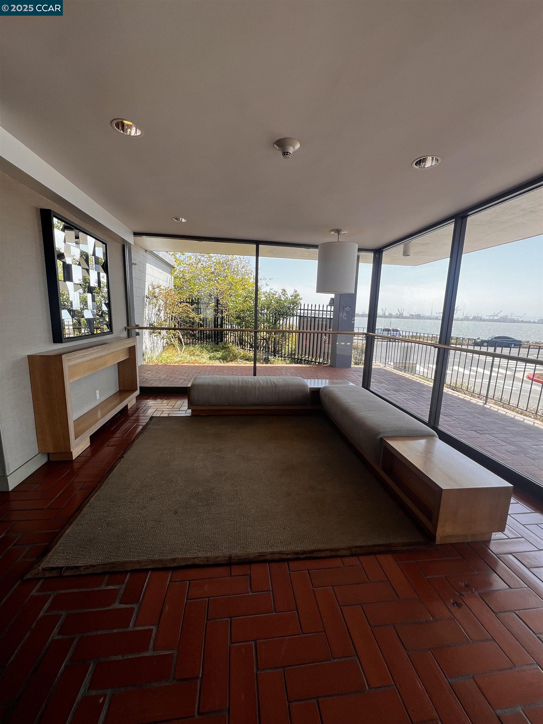 Detail Gallery Image 4 of 35 For 2 Anchor Drive #F-285,  Emeryville,  CA 94608 - 1 Beds | 1 Baths