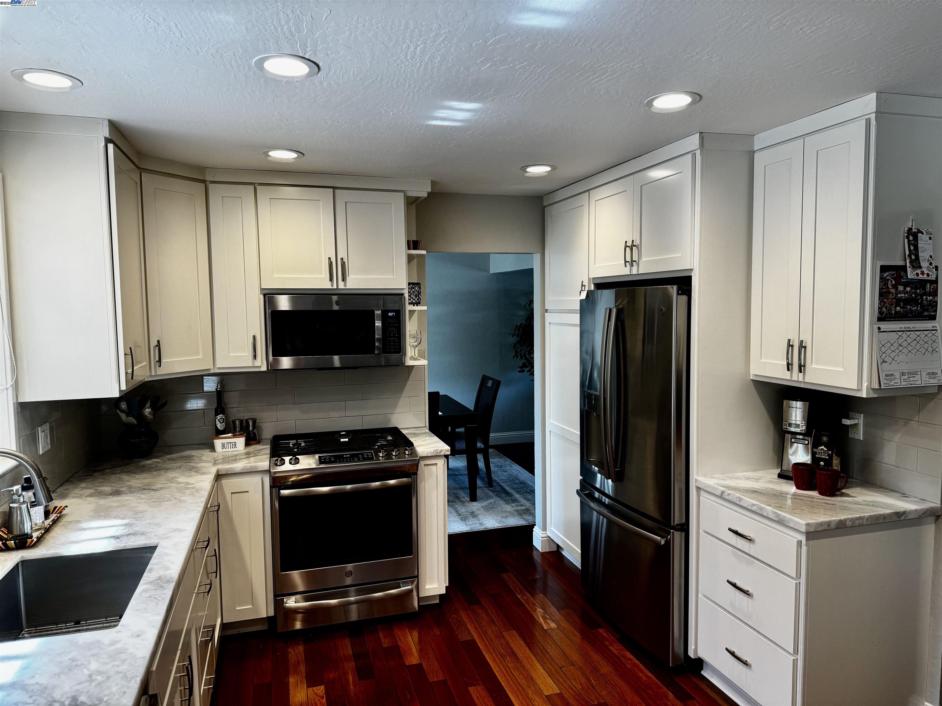 Detail Gallery Image 11 of 40 For 3521 S Olympic Ct, Pleasanton,  CA 94588 - 3 Beds | 2/1 Baths