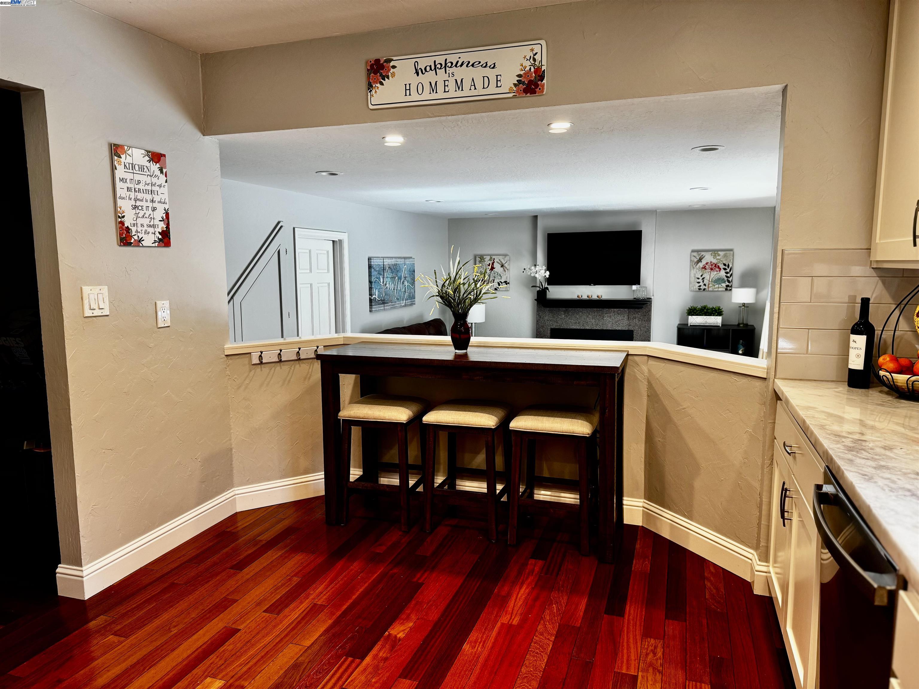 Detail Gallery Image 13 of 40 For 3521 S Olympic Ct, Pleasanton,  CA 94588 - 3 Beds | 2/1 Baths