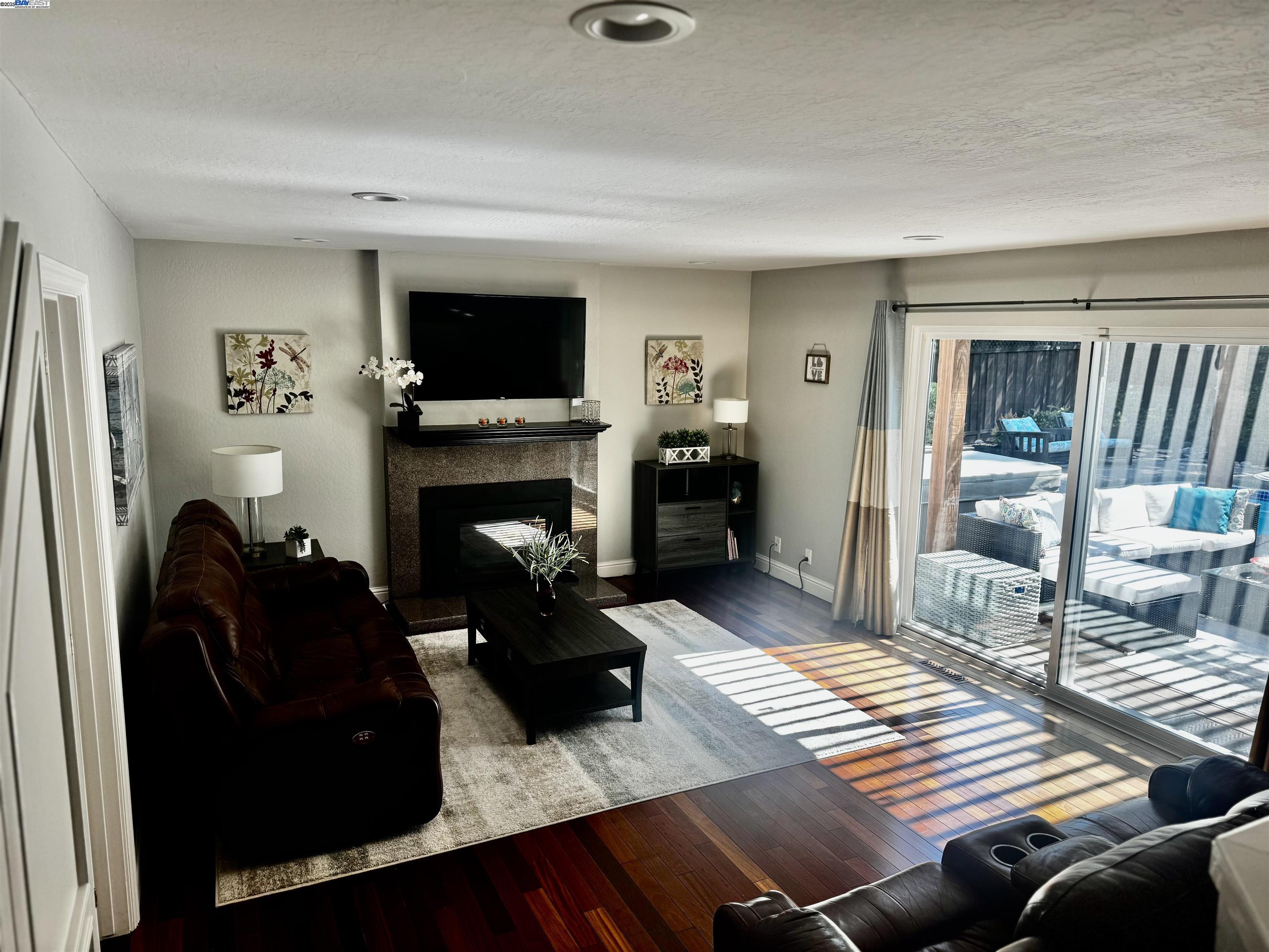 Detail Gallery Image 16 of 40 For 3521 S Olympic Ct, Pleasanton,  CA 94588 - 3 Beds | 2/1 Baths