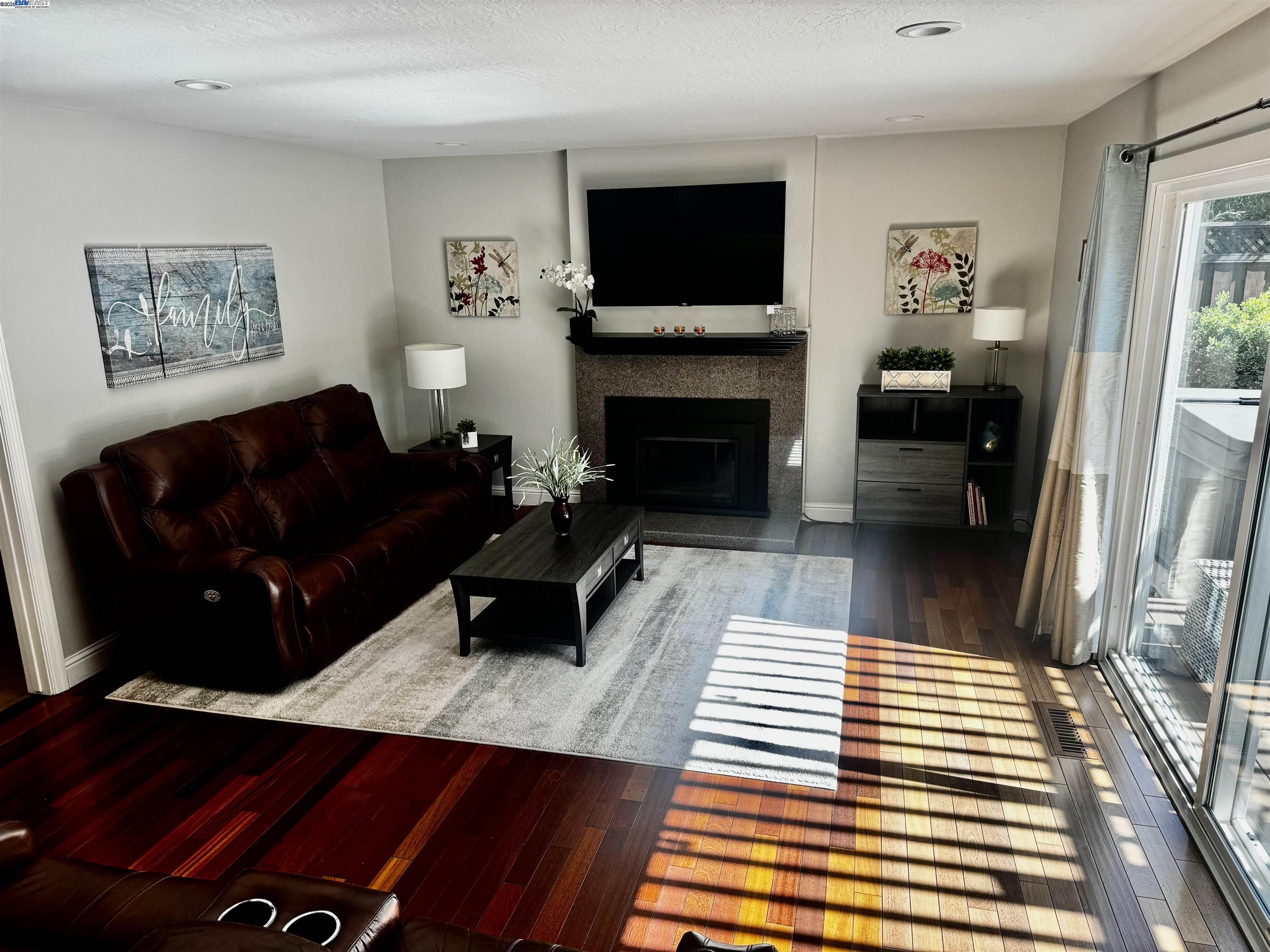 Detail Gallery Image 18 of 40 For 3521 S Olympic Ct, Pleasanton,  CA 94588 - 3 Beds | 2/1 Baths