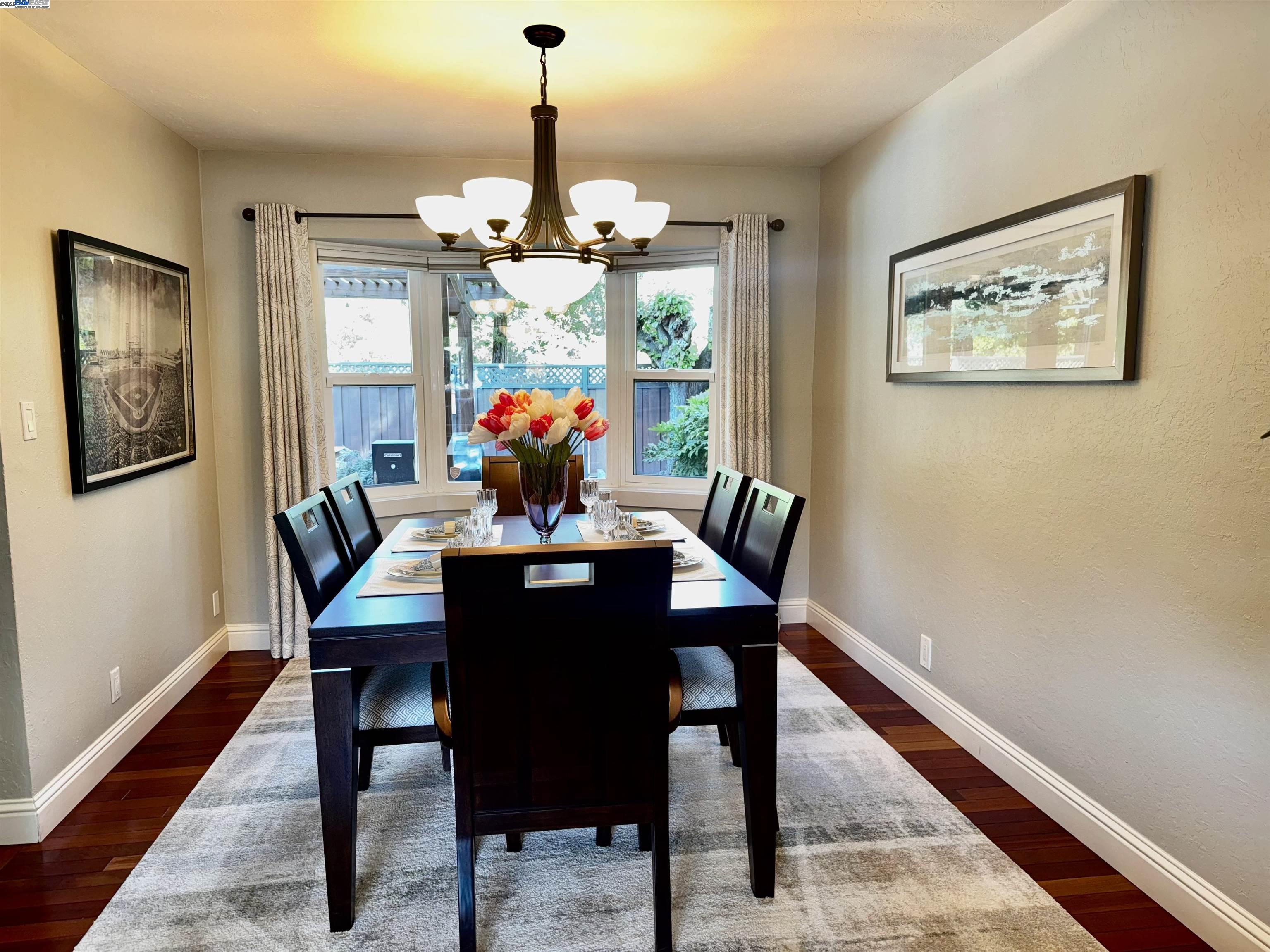 Detail Gallery Image 9 of 40 For 3521 S Olympic Ct, Pleasanton,  CA 94588 - 3 Beds | 2/1 Baths