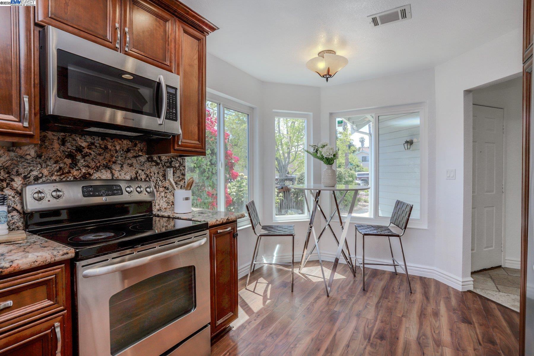 Detail Gallery Image 11 of 33 For 34724 Teal Cmn, Fremont,  CA 94555 - 3 Beds | 2/1 Baths