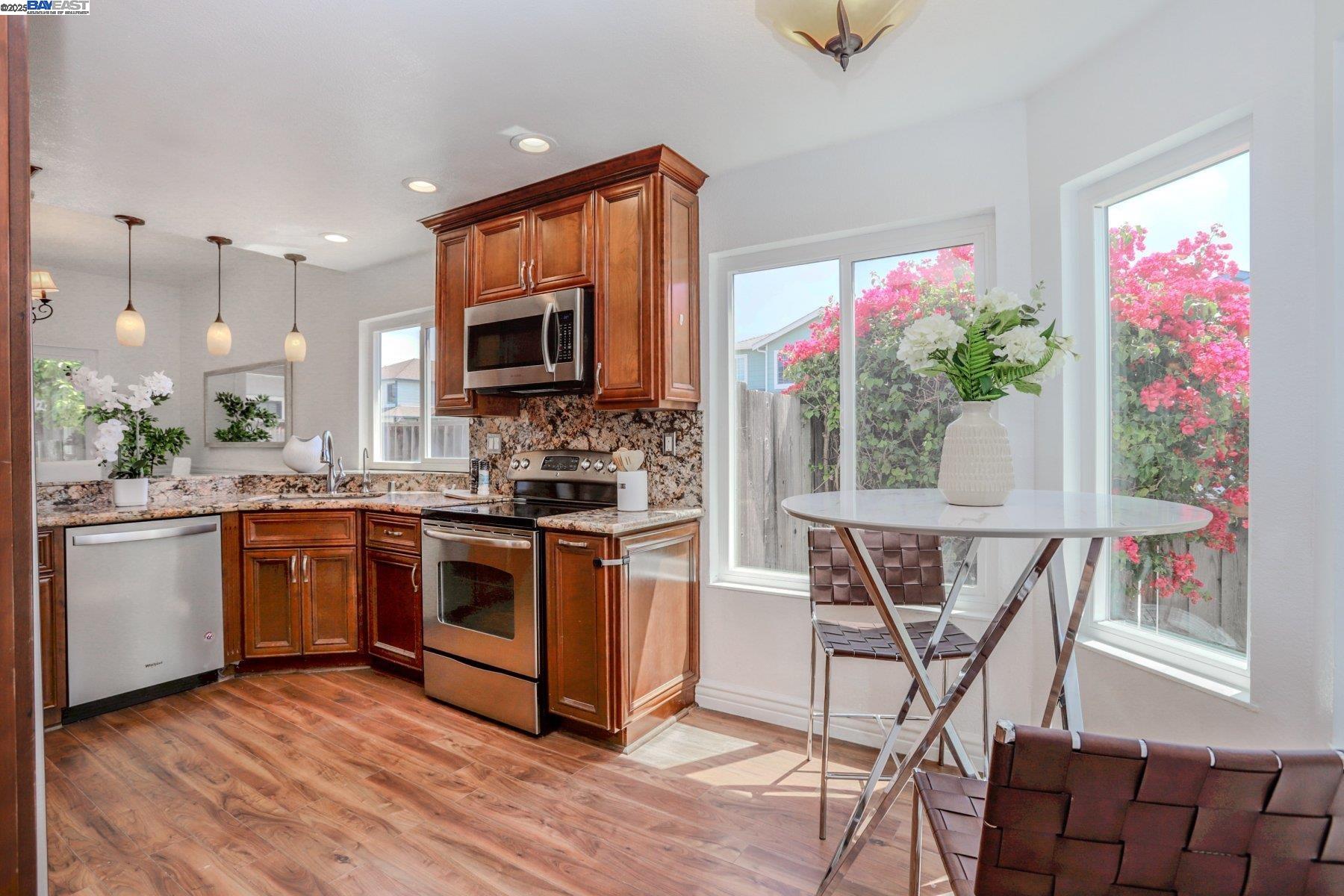 Detail Gallery Image 13 of 33 For 34724 Teal Cmn, Fremont,  CA 94555 - 3 Beds | 2/1 Baths