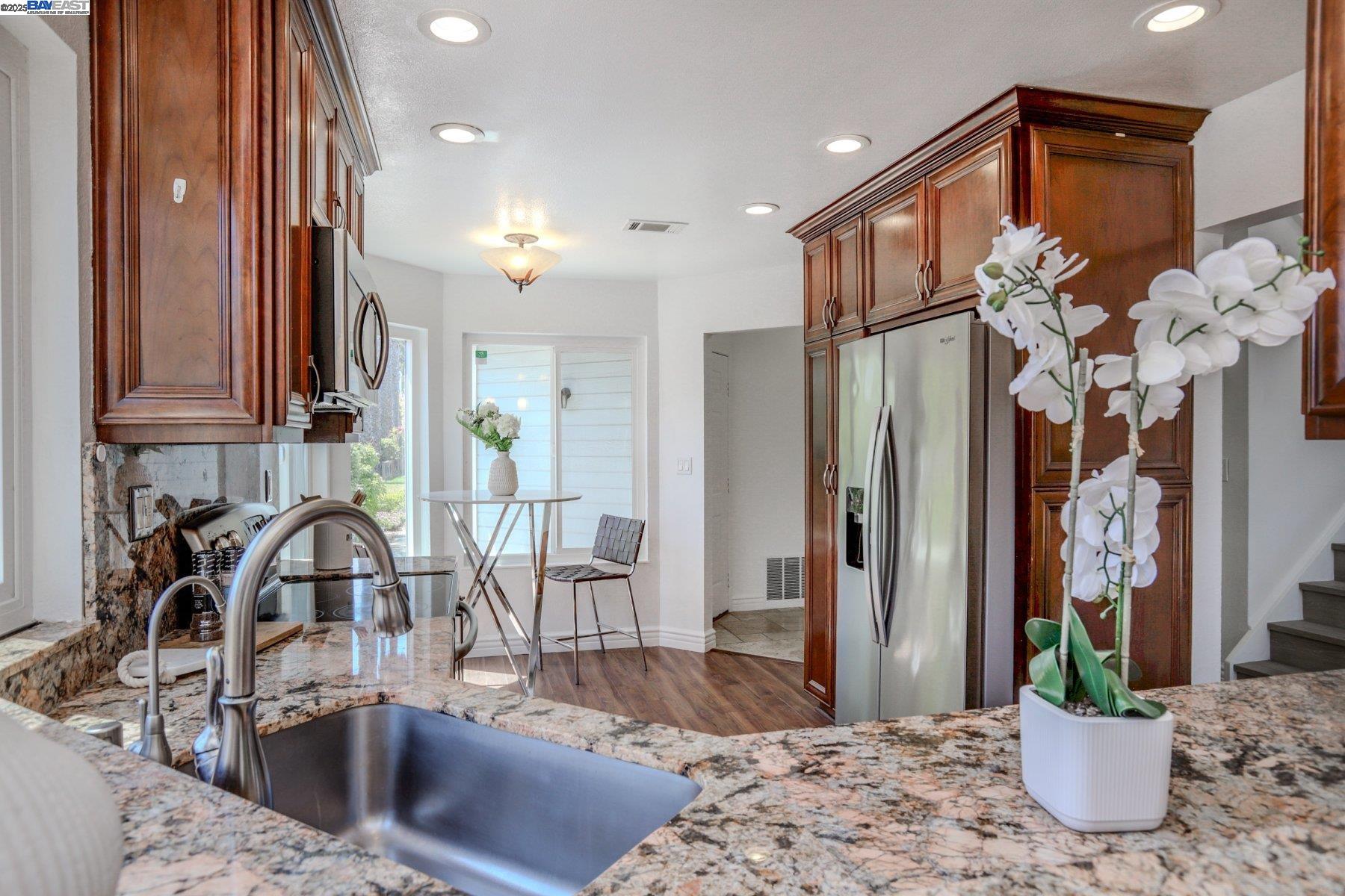 Detail Gallery Image 16 of 33 For 34724 Teal Cmn, Fremont,  CA 94555 - 3 Beds | 2/1 Baths