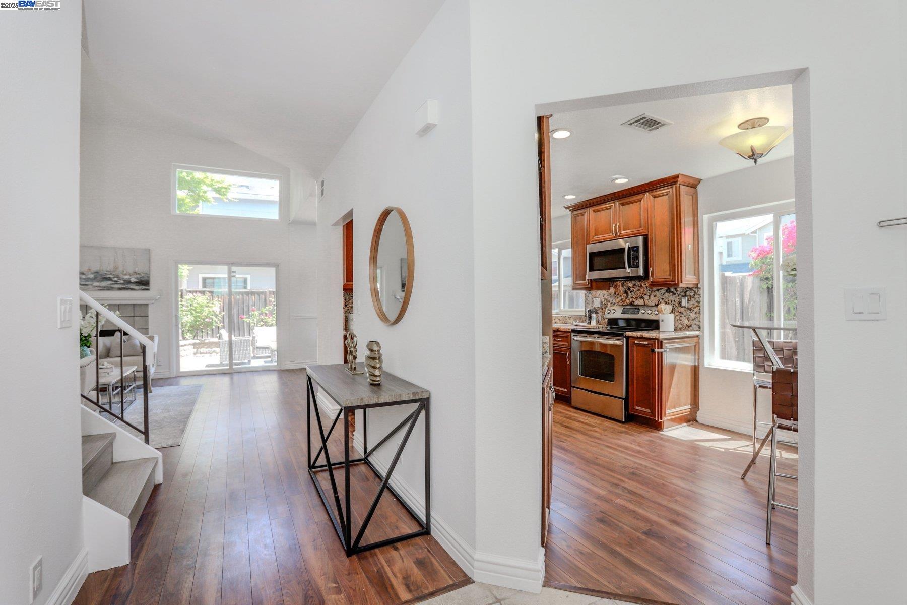 Detail Gallery Image 5 of 33 For 34724 Teal Cmn, Fremont,  CA 94555 - 3 Beds | 2/1 Baths