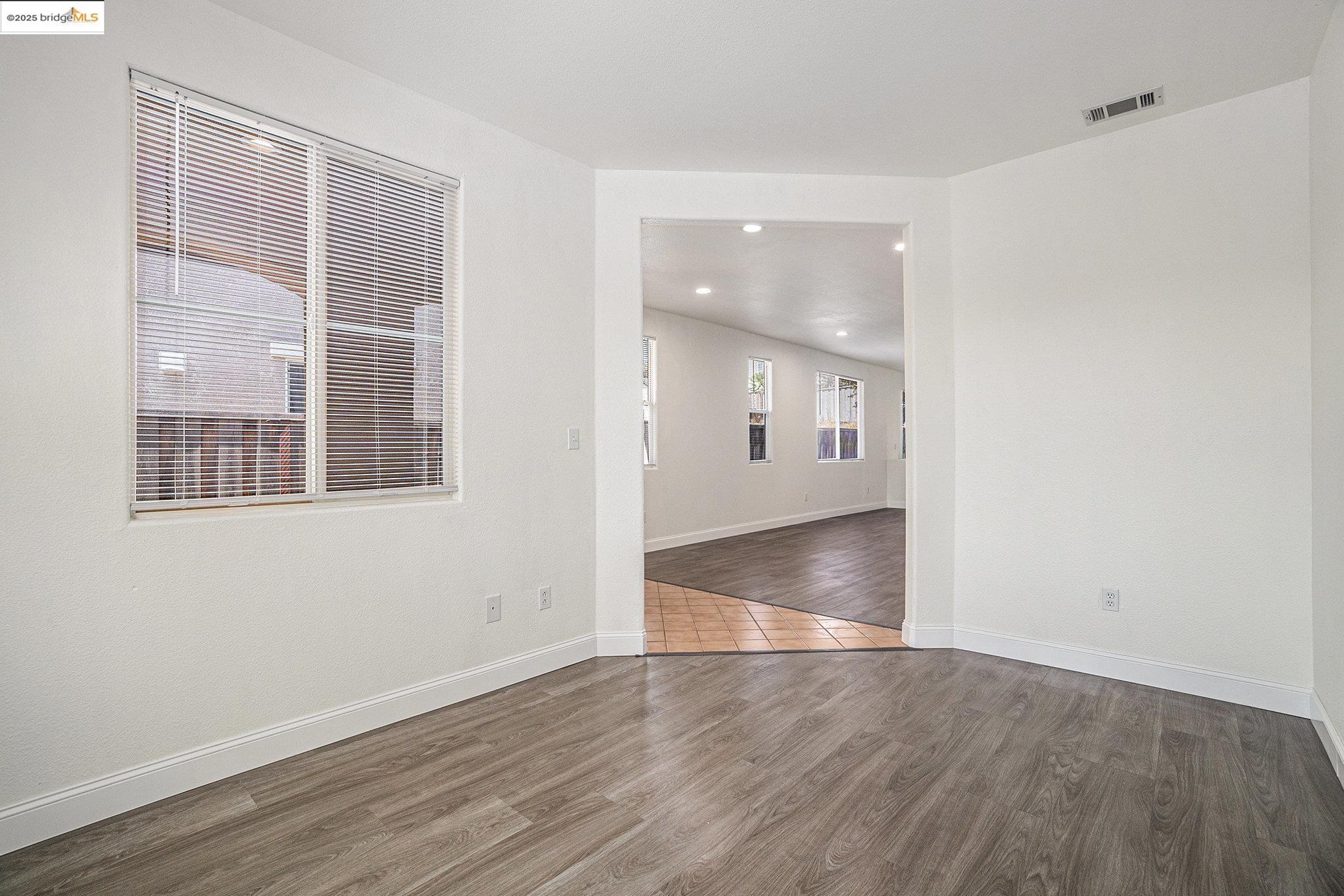 Detail Gallery Image 4 of 33 For 4112 Montgomery Hill Dr, Antioch,  CA 94531 - 3 Beds | 2 Baths