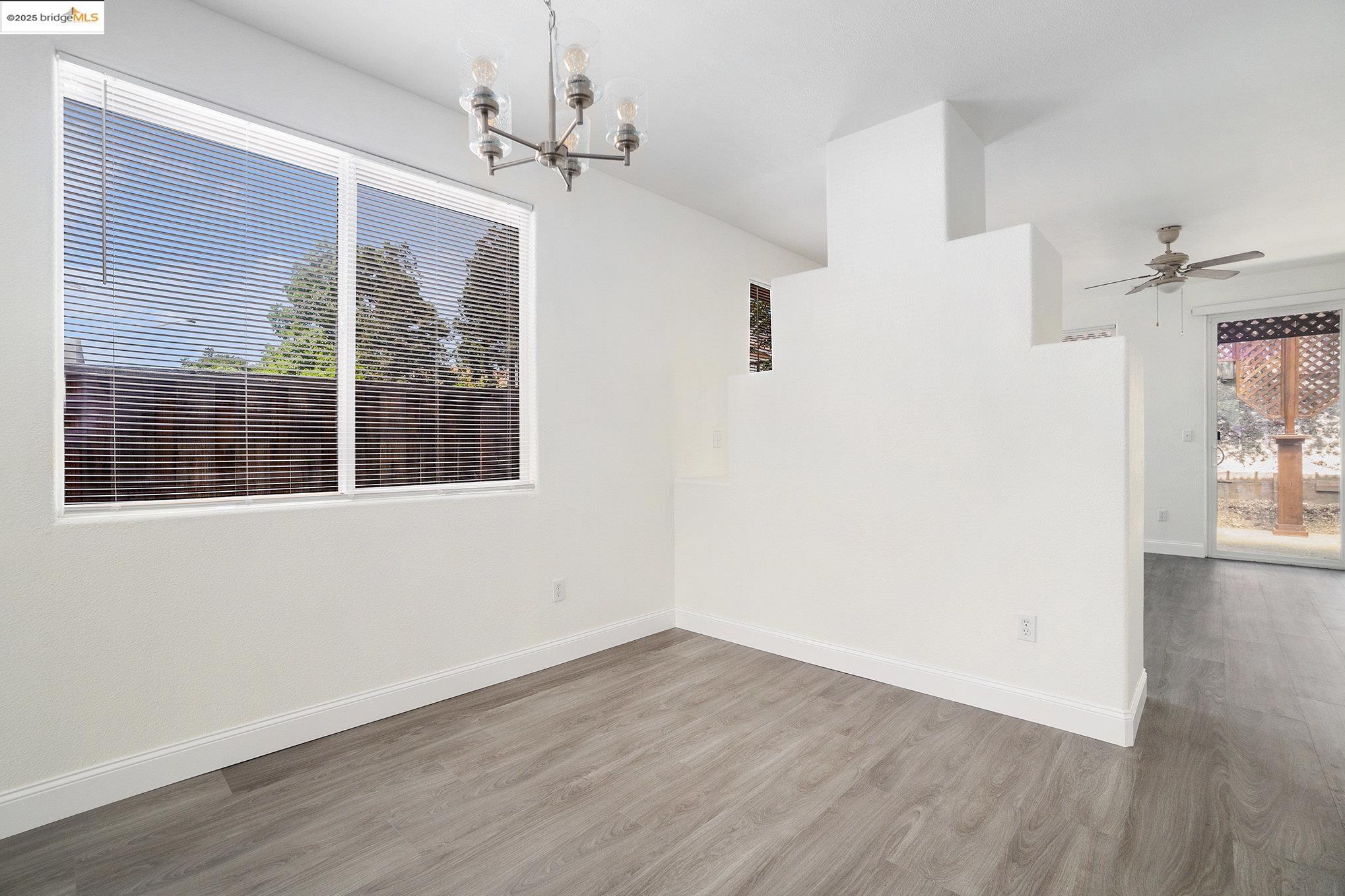 Detail Gallery Image 9 of 33 For 4112 Montgomery Hill Dr, Antioch,  CA 94531 - 3 Beds | 2 Baths