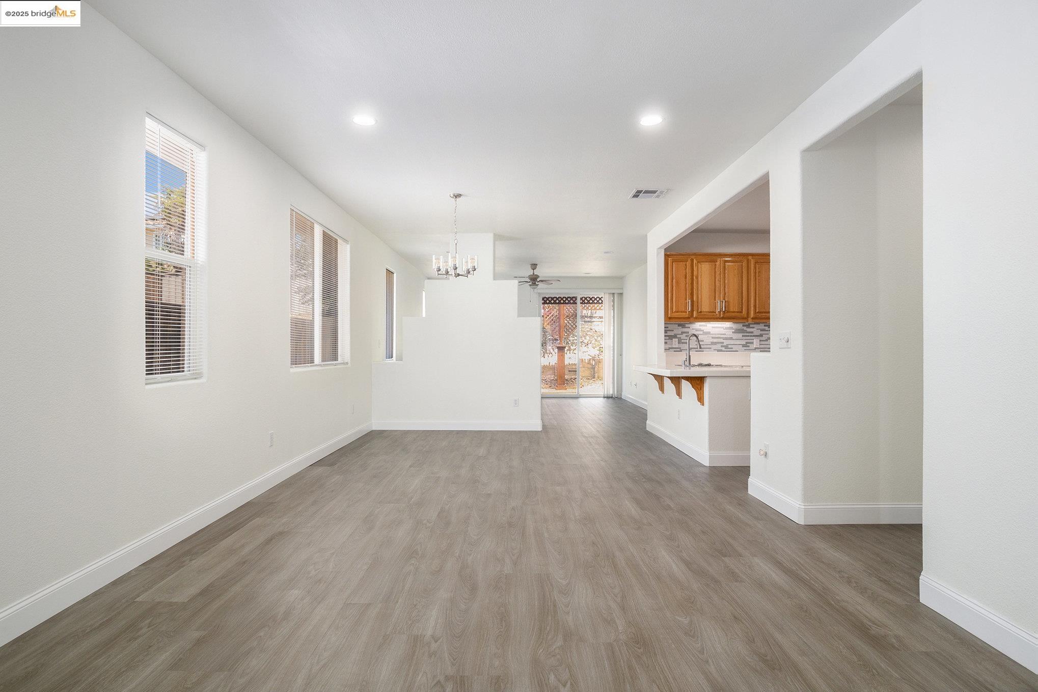 Detail Gallery Image 10 of 33 For 4112 Montgomery Hill Dr, Antioch,  CA 94531 - 3 Beds | 2 Baths